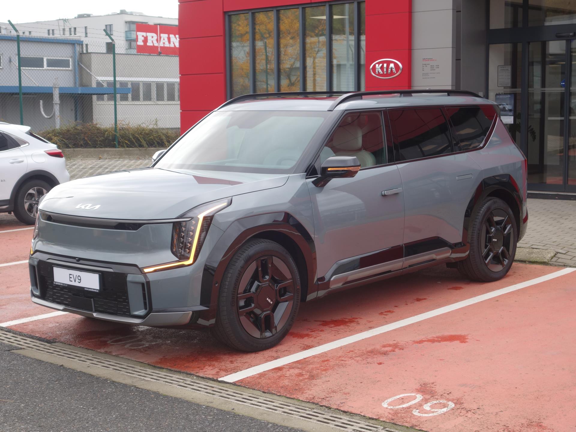 KIA EV9 MV 7P Synchronní AC elektromotor 4×4 GT-LINE L.E. 283 KW + 99,8 KWH