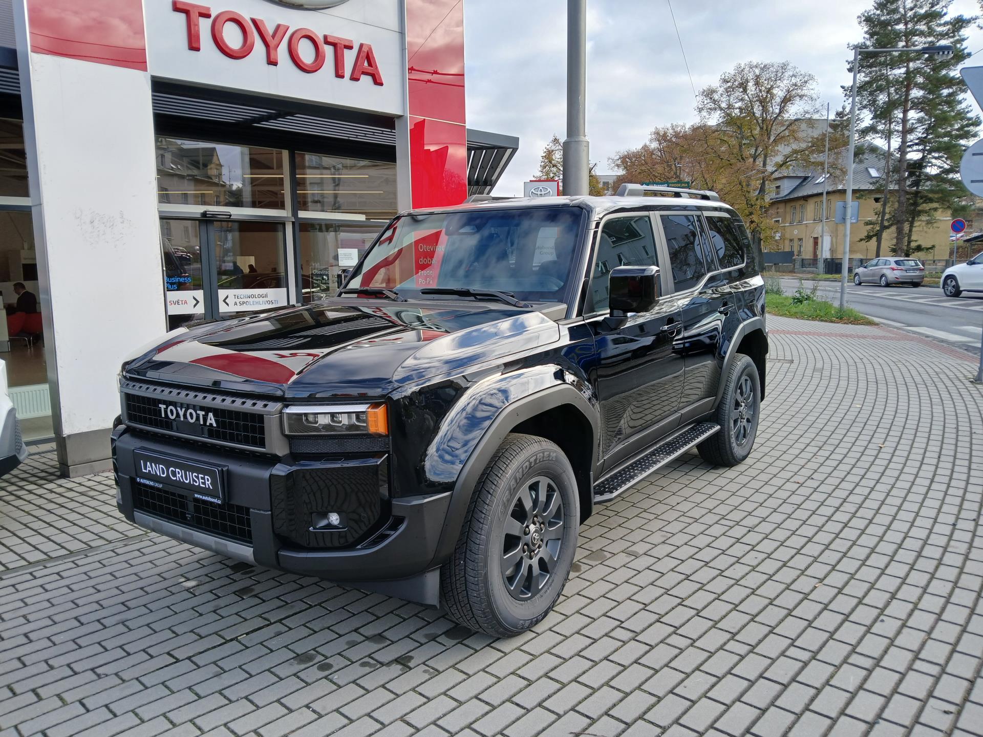 Toyota Land Cruiser 2.8D 8AT Invincible 4×4