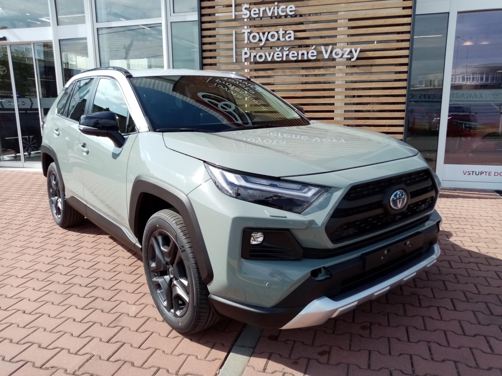 Toyota RAV4 2,5 HEV 4×4 ADVENTURE