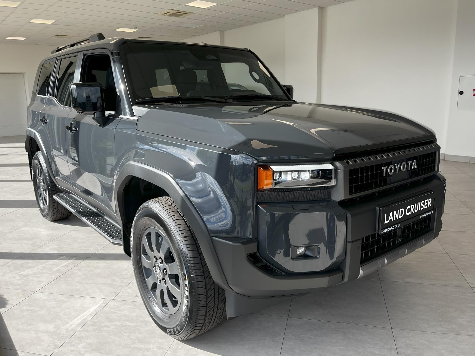 Toyota Land Cruiser 2.8L 8AT Invincible 4×4