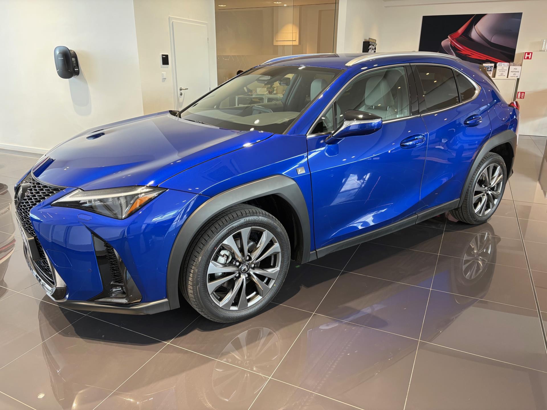 Lexus UX 300h 2,0l