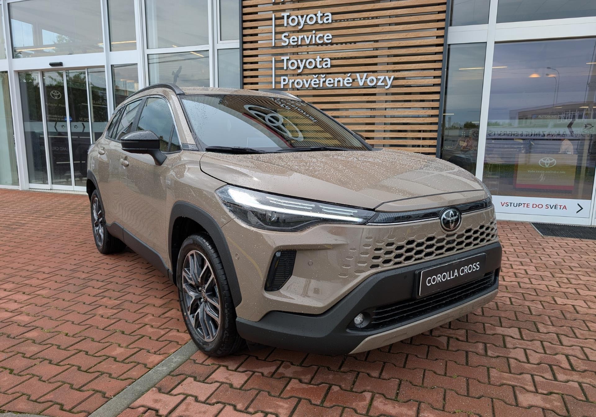 Toyota Corolla Cross 2,0 HEV 4×4 EXECUTIVE