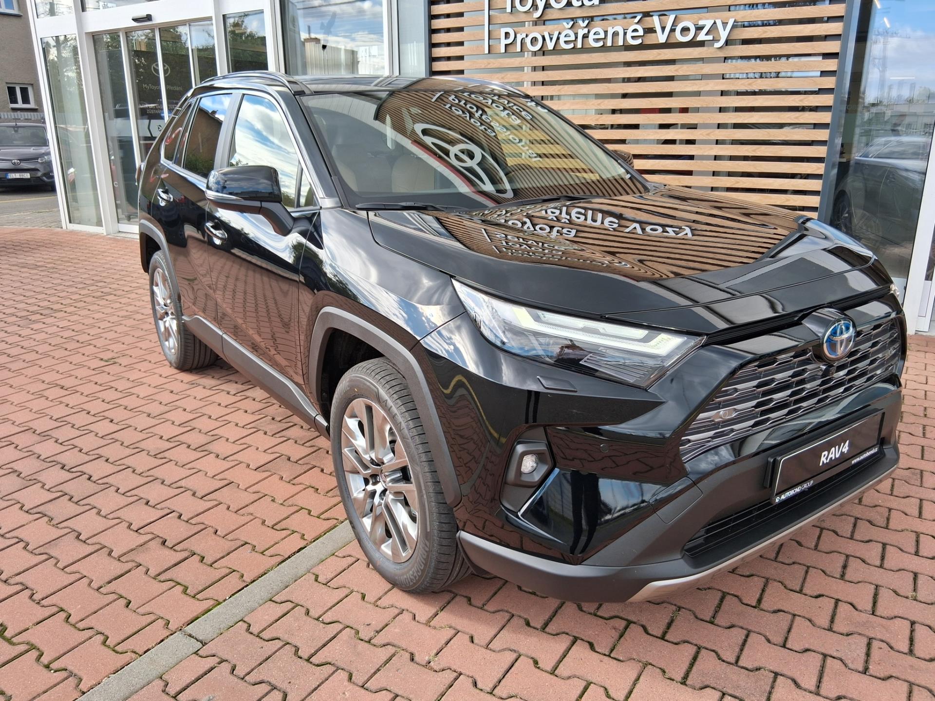 Toyota RAV4 2,5 HEV 4X4 EXECUTIVE + SKYVIEW