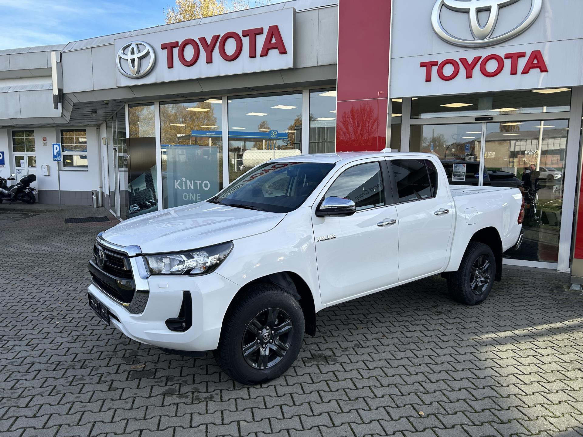 Toyota Hilux 2.8 MT Diesel 4X4 ACTIVE