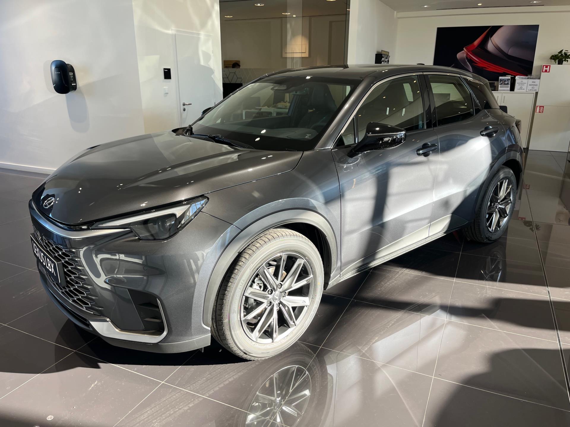 Lexus LBX Elegant Tech 2×4