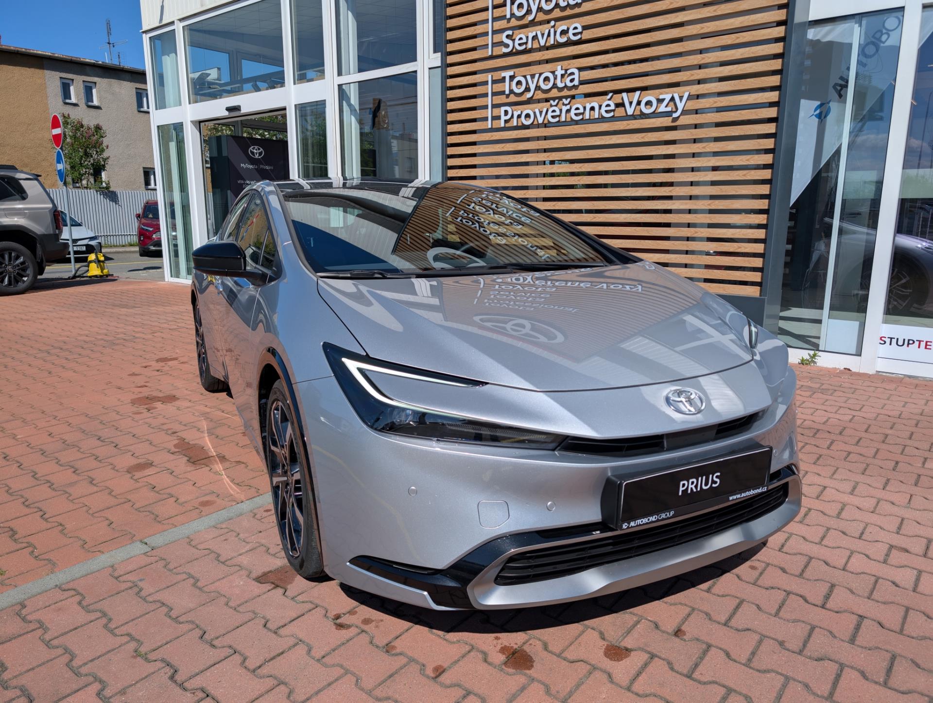 Toyota Prius 2,0 PLUG-IN  HYBRID PRESTIGE + SKYVIEW