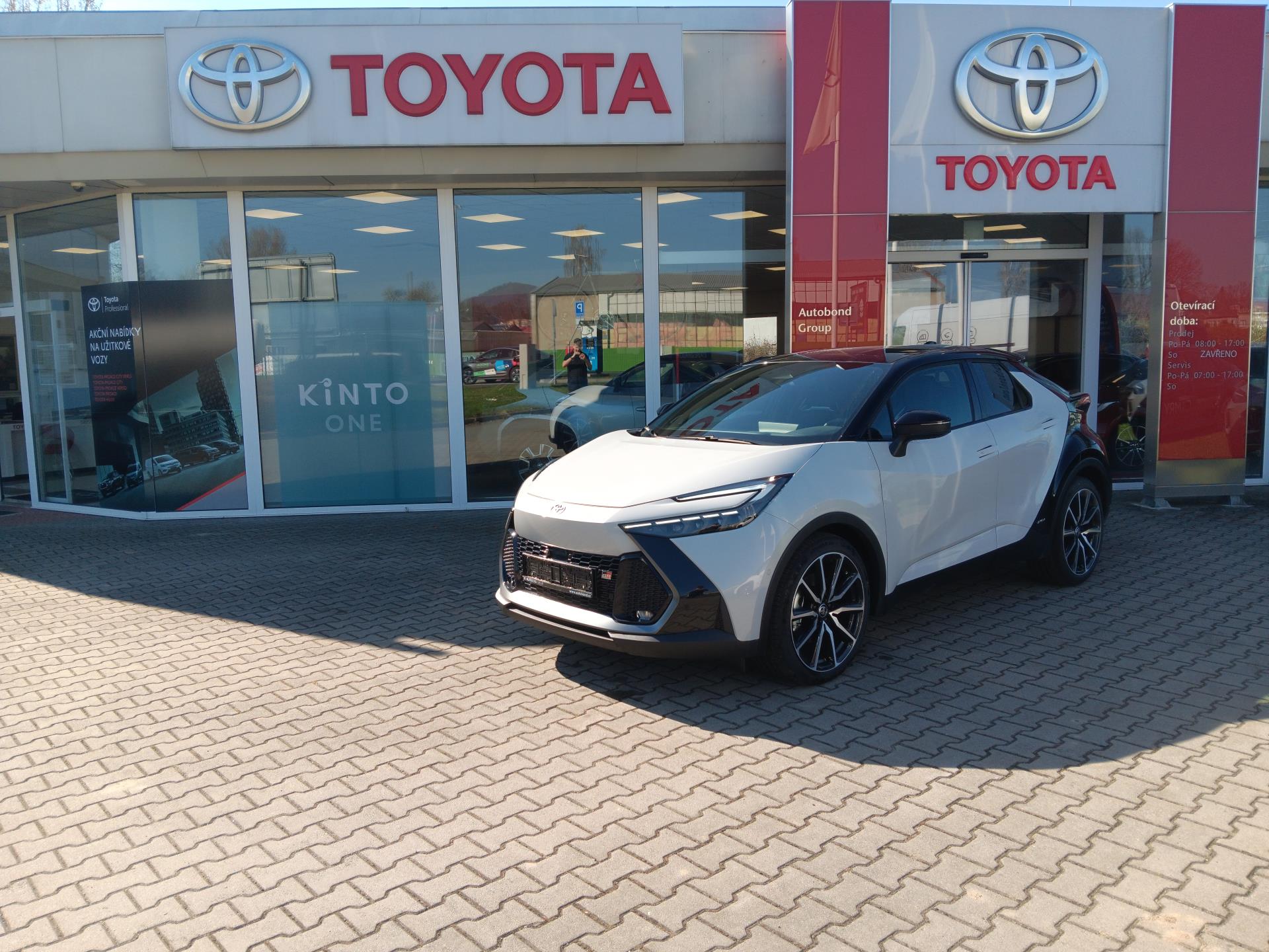 Toyota C-HR 2.0L HEV 4×4 GR SPORT Premiere Edition + ZIMNÍ KOMPLETY ZDARMA