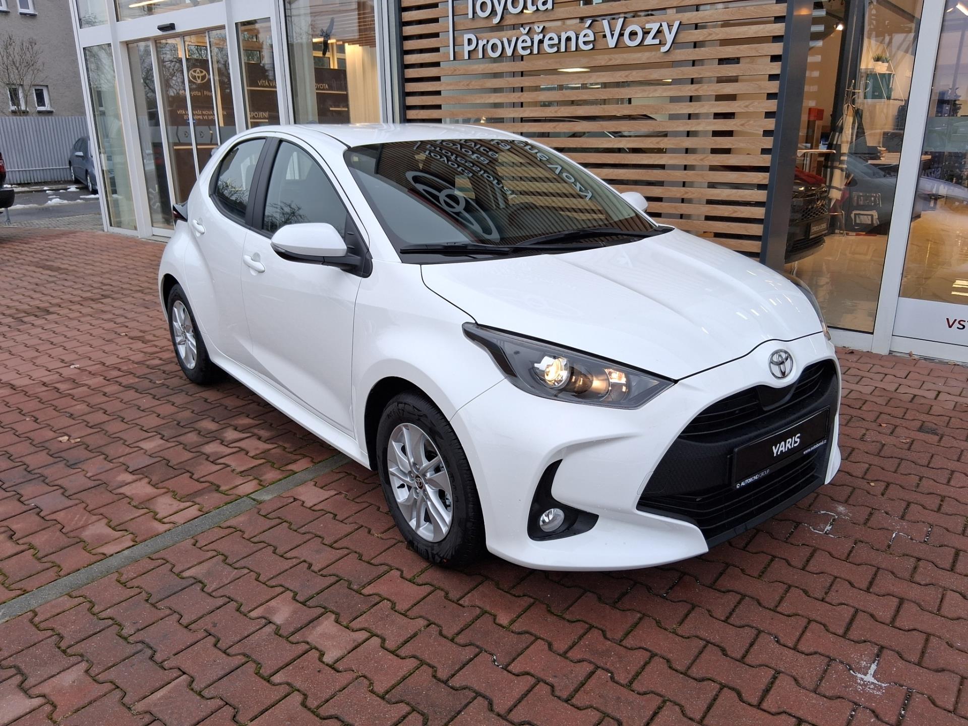 Toyota Yaris 1,5 HEV 116K COMFORT + ZIMNÍ KOMPLETY ZDARMA