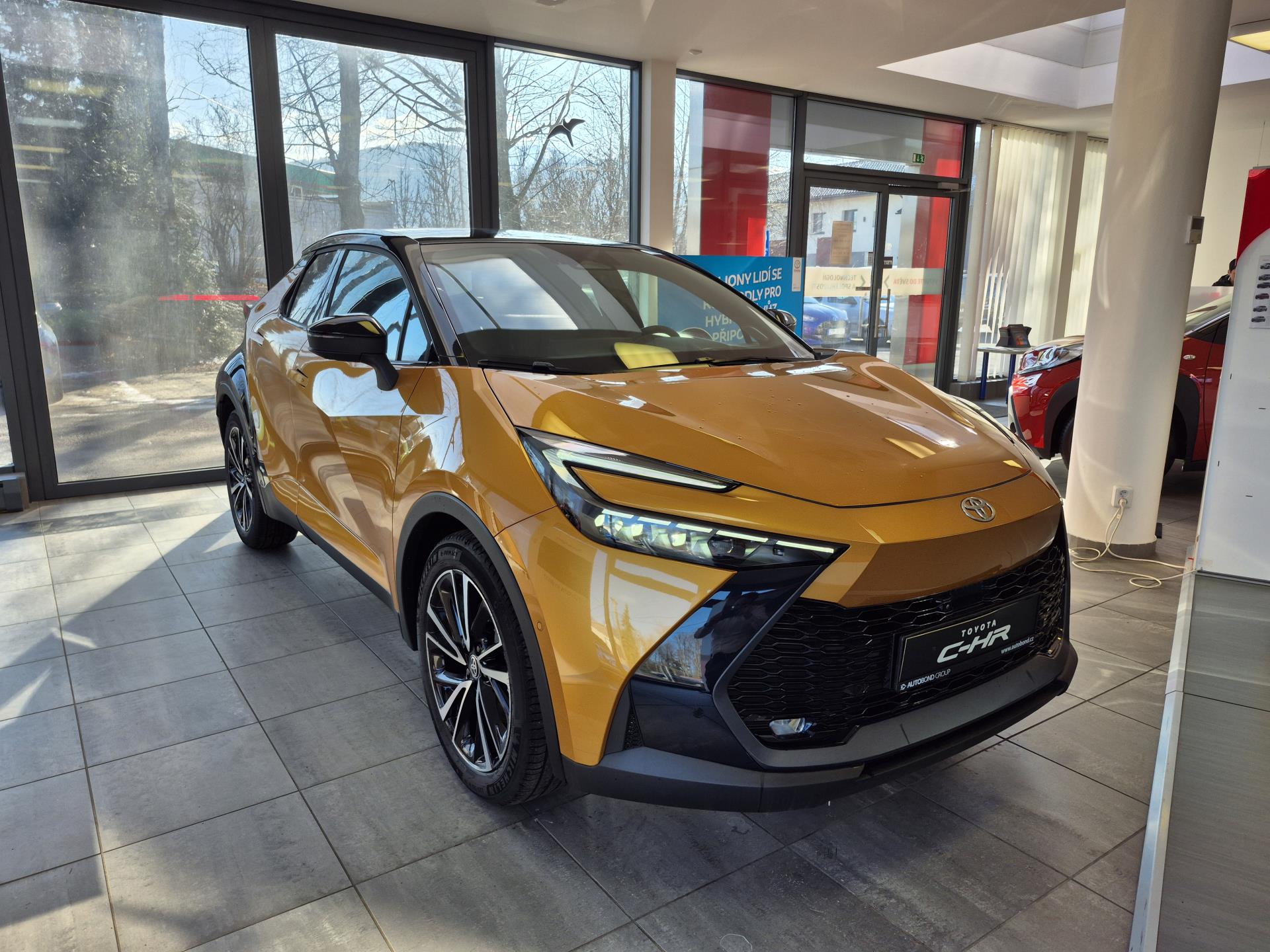 Toyota C-HR 2,0 HEV 4X4 EXECUTIVE PREMIER EDITION ZIMNÍ KOMPLETY ZDARMA
