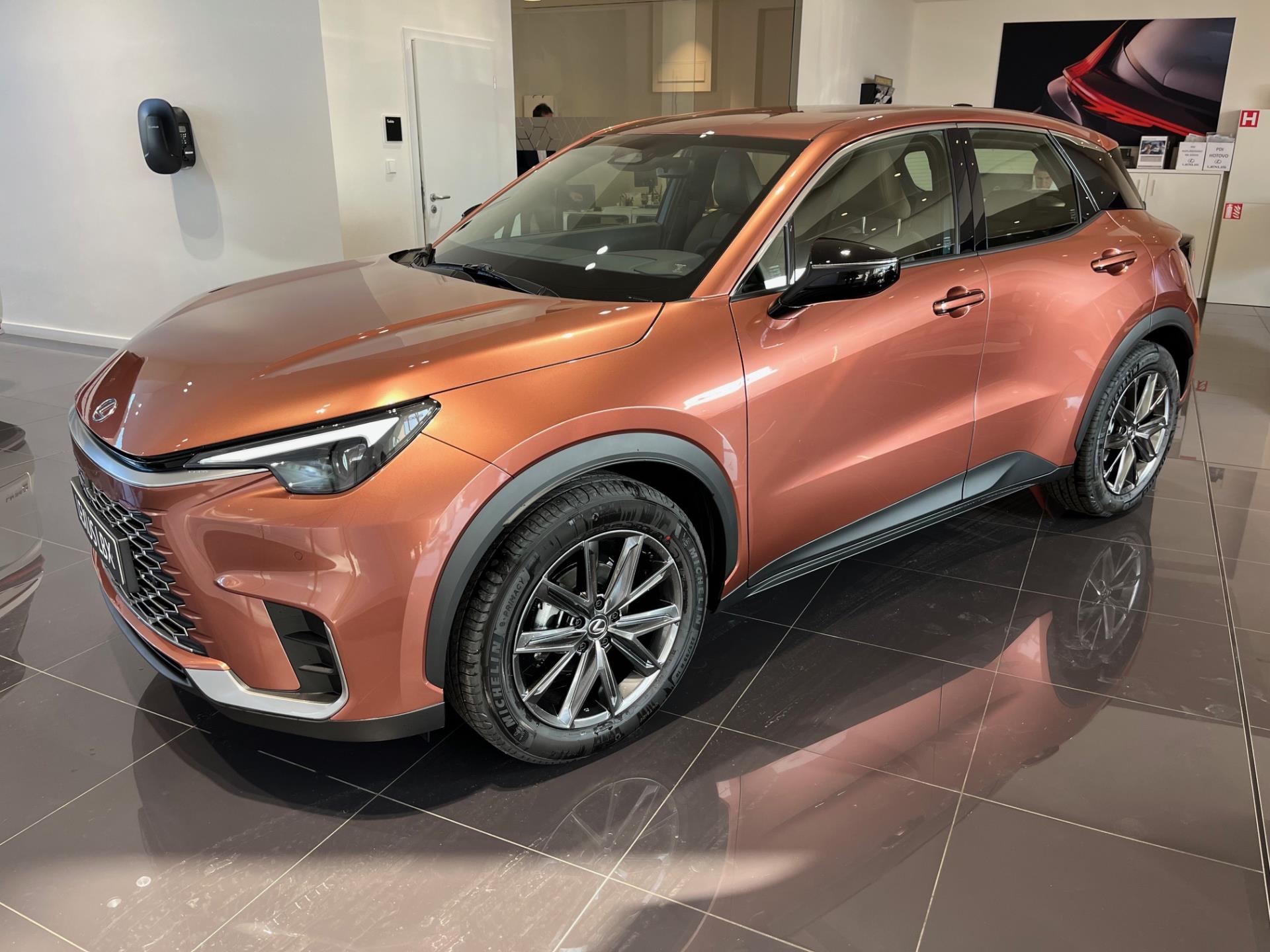 Lexus LBX Elegant Tech