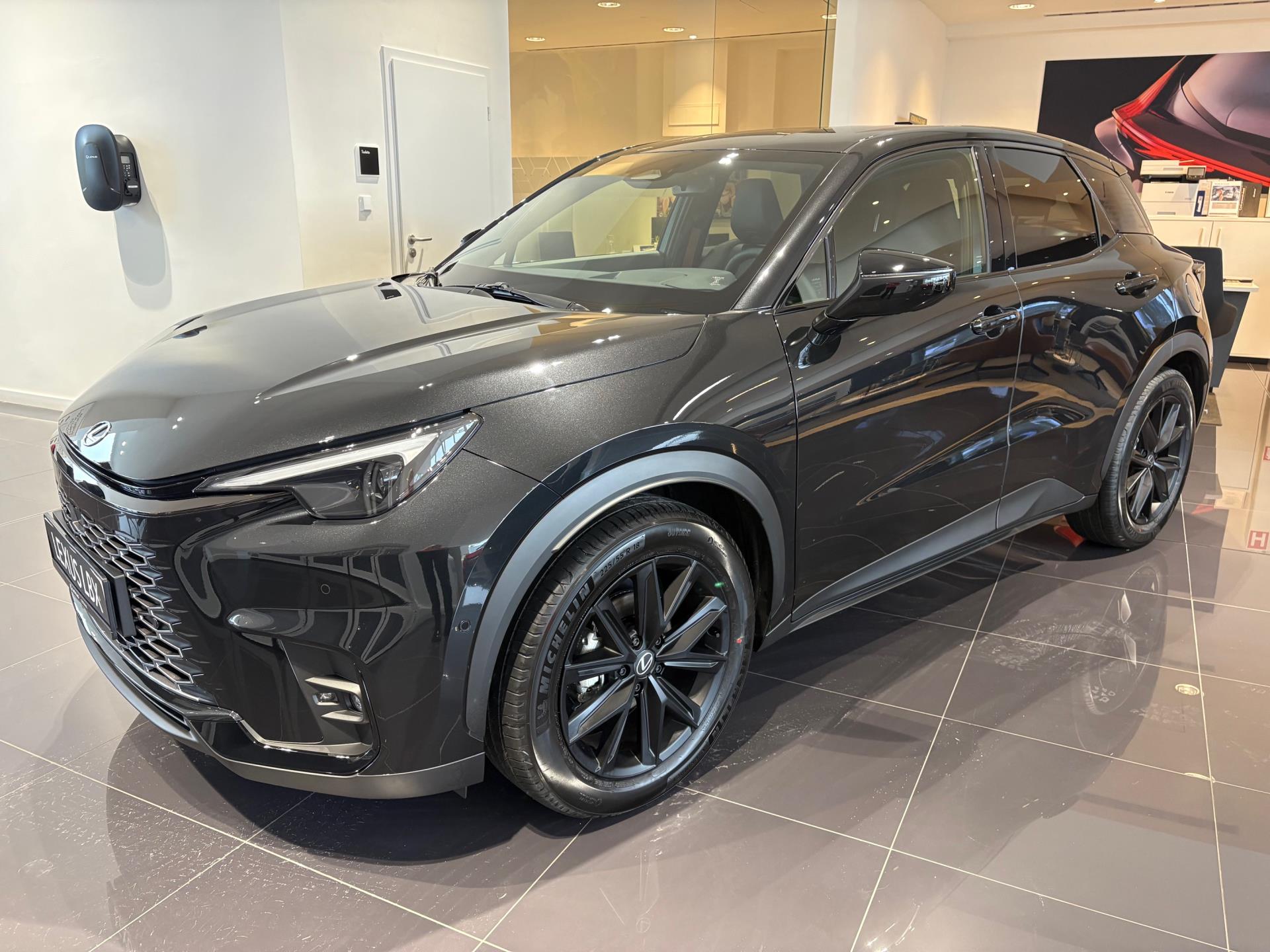 Lexus LBX VIBRANT EDITION LUXURY