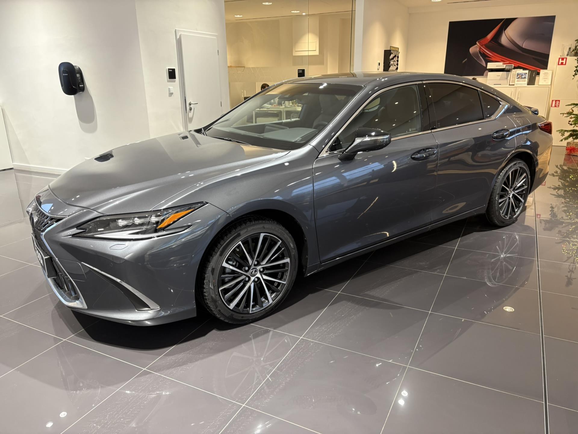 Lexus ES 300h  Business Edition