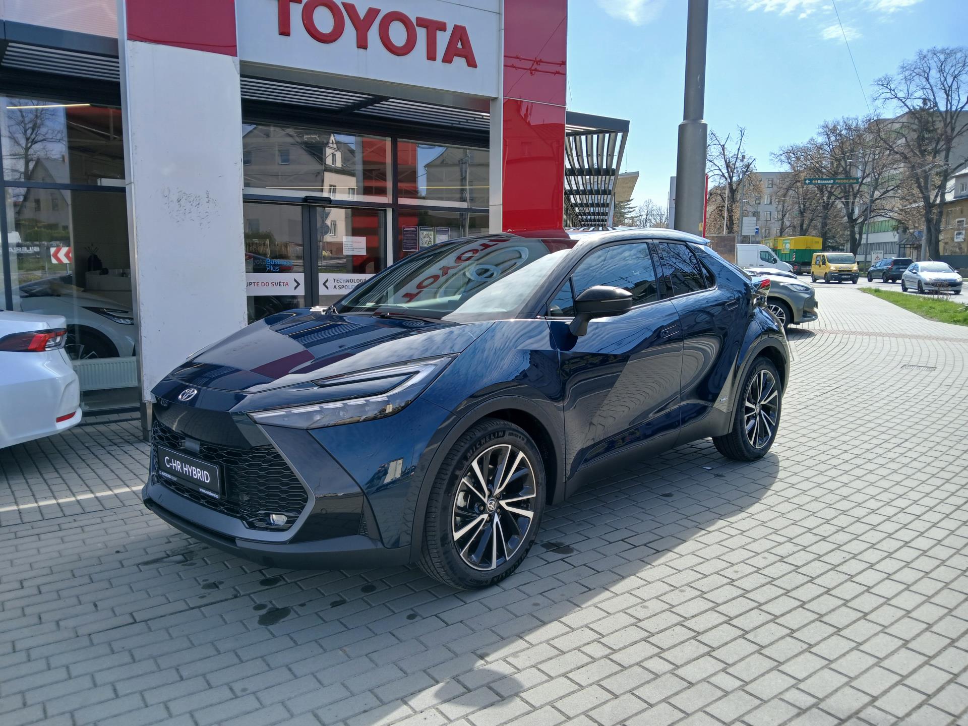 Toyota C-HR 2.0 HEV Executive Premiere Edition 4×4 + ZIMNÍ KOMPLETY ZDARMA
