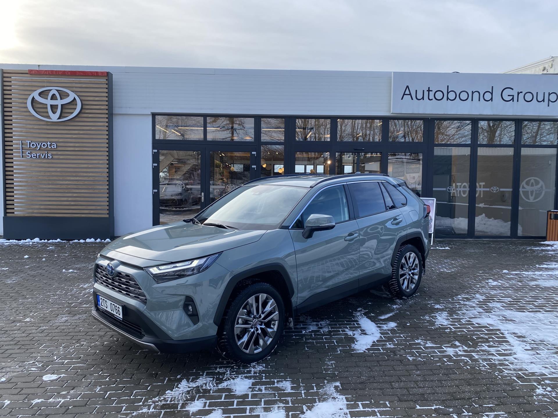 Toyota RAV4 2.5 HEV 4×4 Executive + tažné