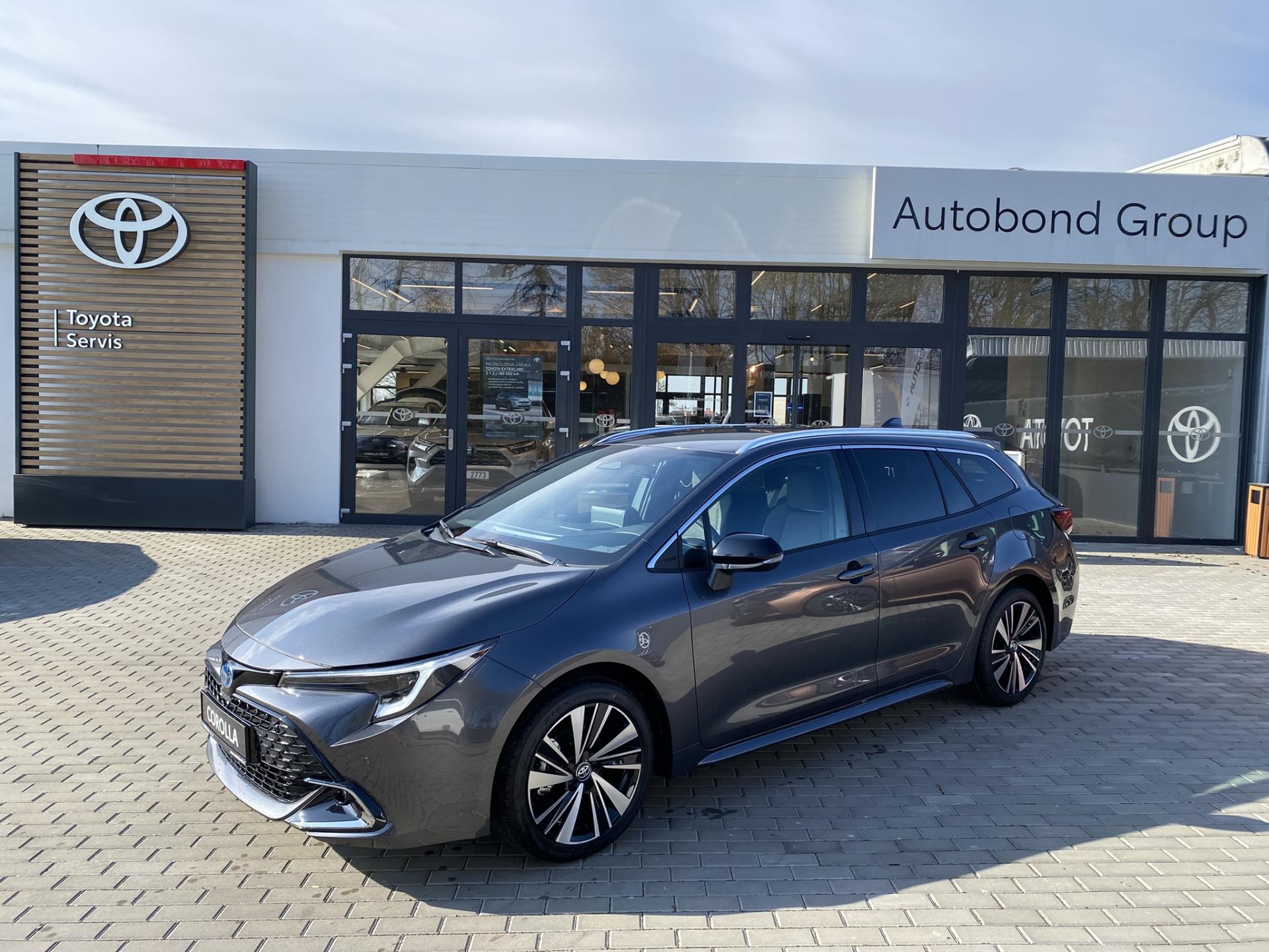 Toyota Corolla 1.8 HEV STYLE + zimní kola