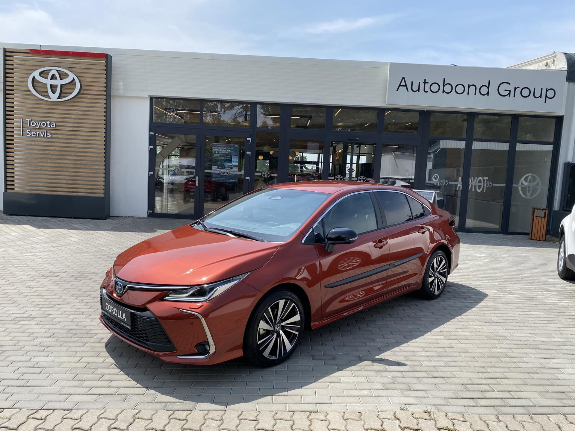 Toyota Corolla 1.8 HEV STYLE + zimní kola