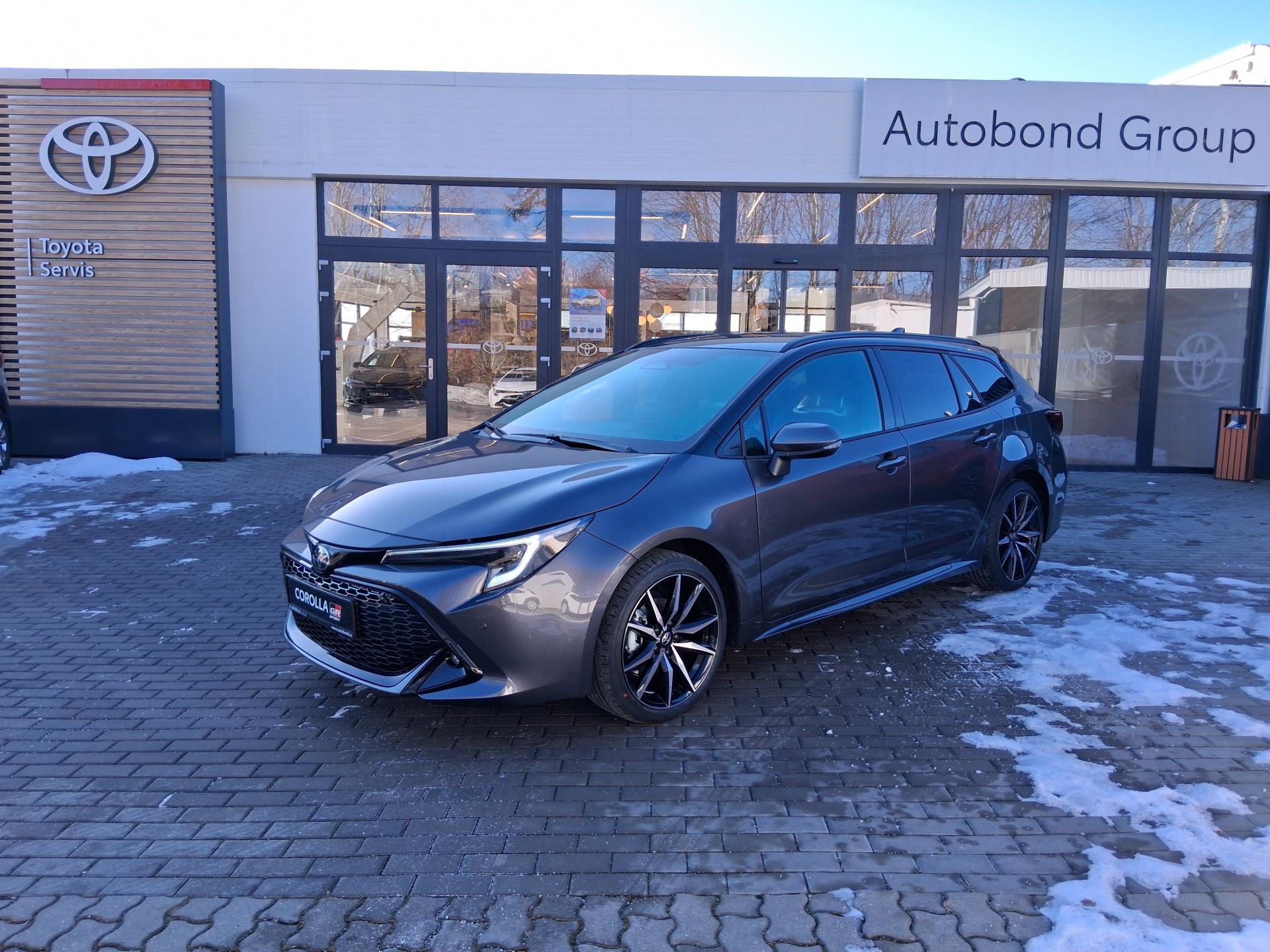 Toyota Corolla 2.0 HEV GR SPORT + zimní kola