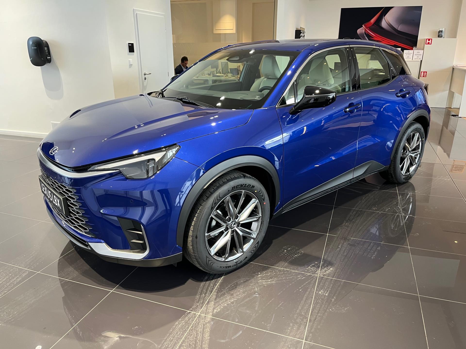 Lexus LBX ELEGANT TECH