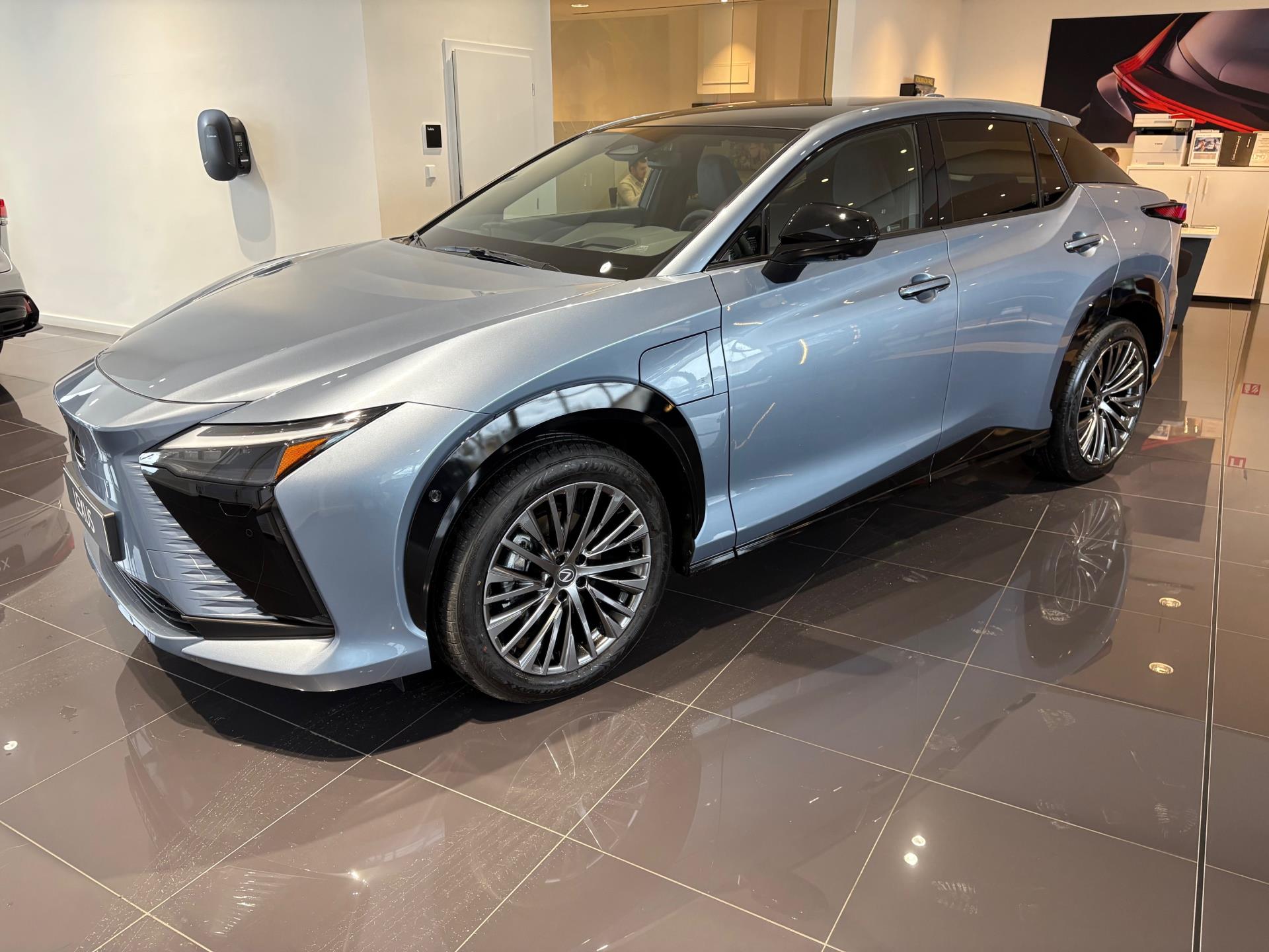 Lexus RZ Omotenashi Luxury 4X4