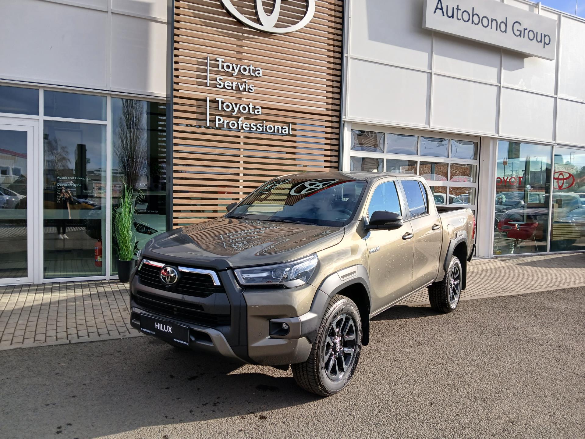 Toyota Hilux 2.8 D 6st. AT Invincible
