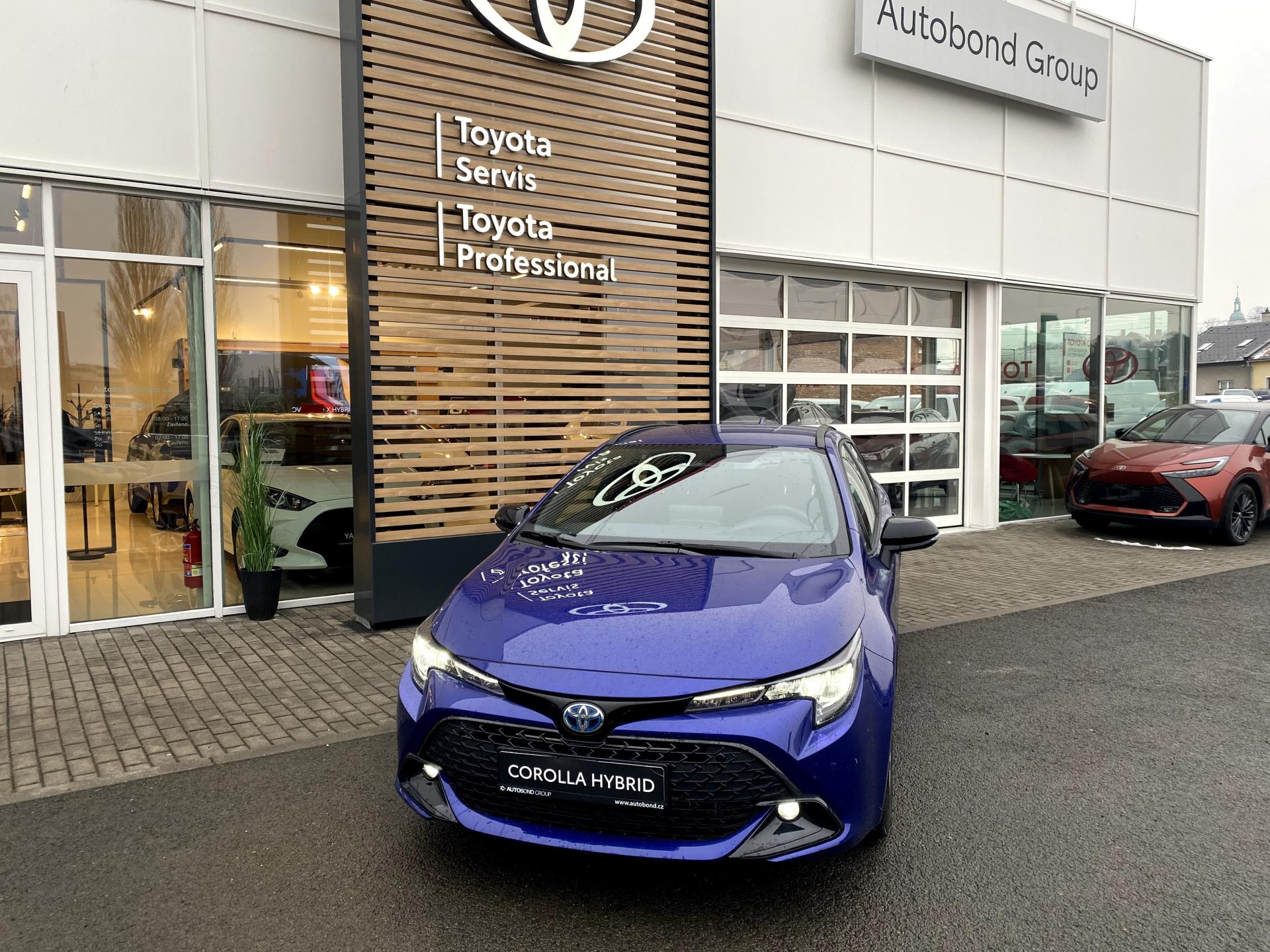 Toyota Corolla 1.8 HEV Comfort Tech + zimní kola