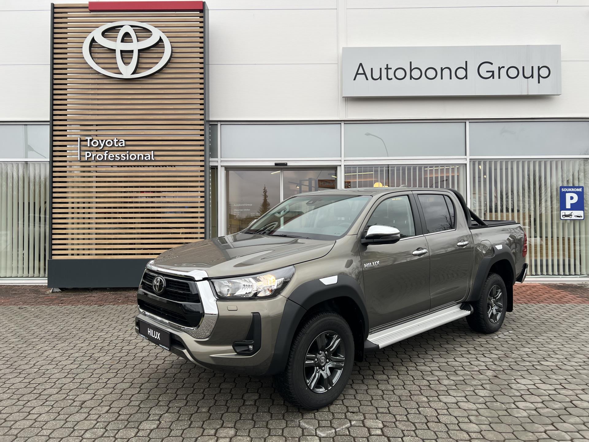 Toyota Hilux 2.8D 204k 6AT Active 4×4, roleta + tažné zařízení