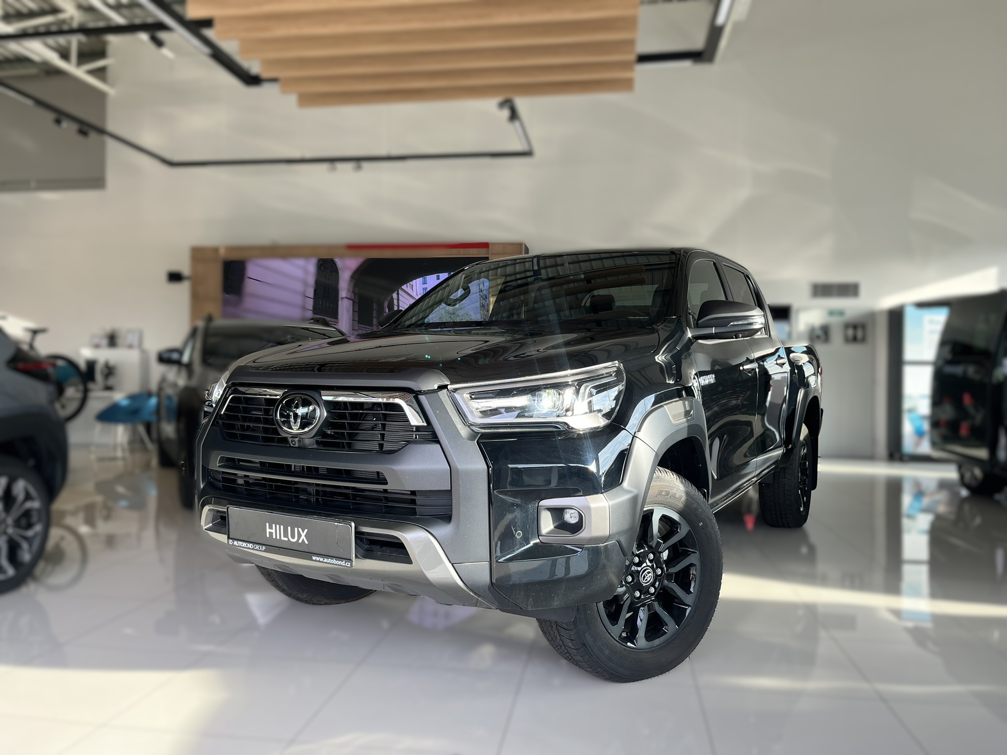Toyota Hilux 2.8D 6AT Invincible | TAŽNÉ | skladem
