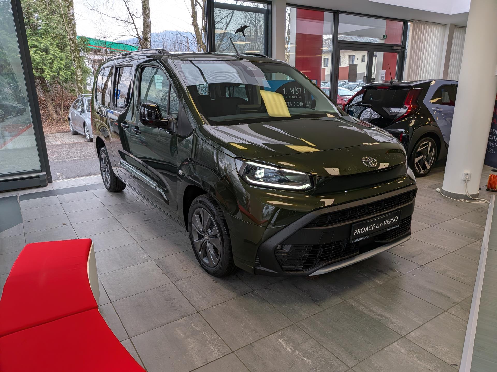 Toyota ProAce Family 7S 5D – Passenger LWB, 1.5L Diesel (130 hp) 8AT