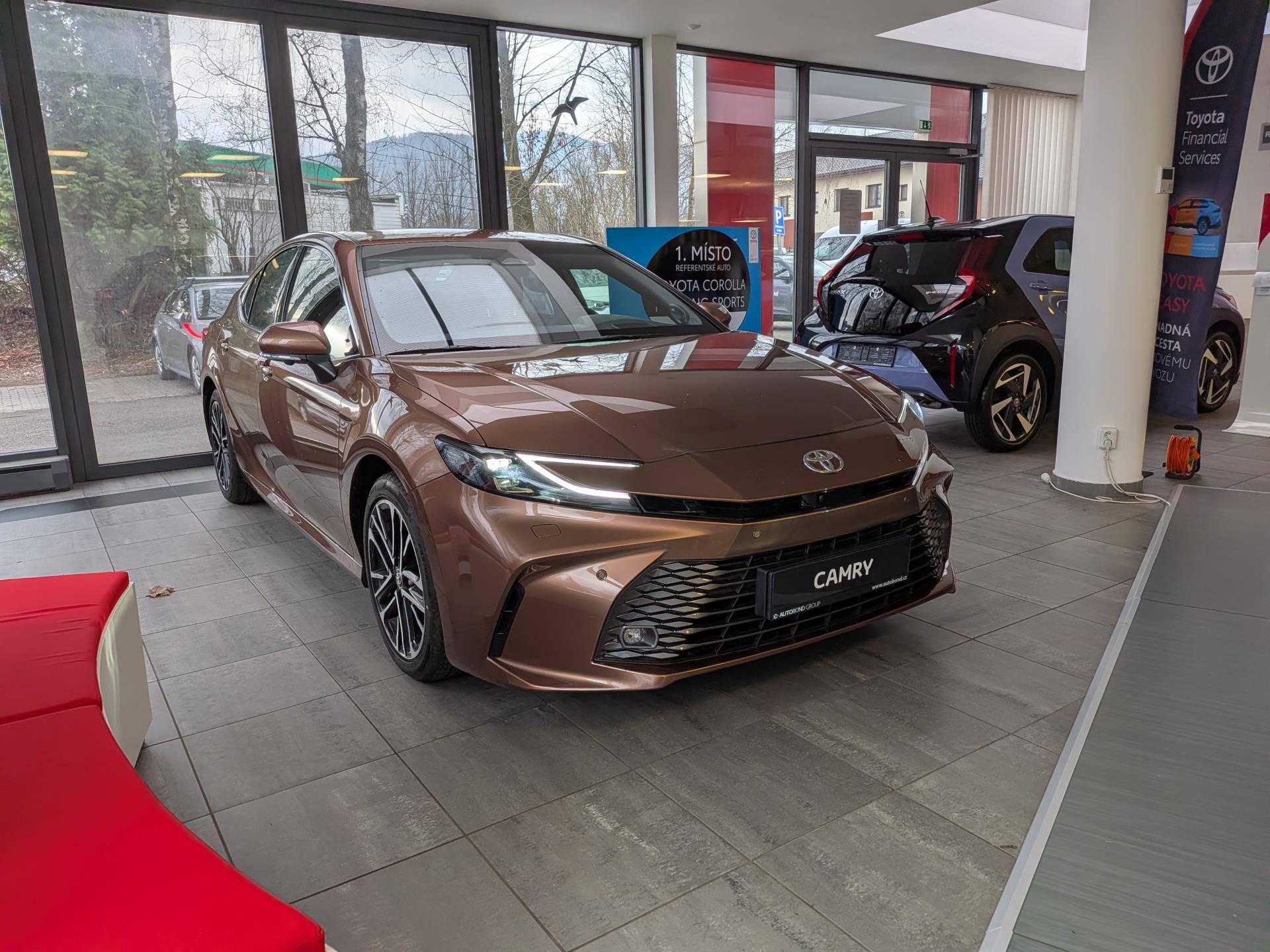 Toyota Camry Executive 2.5 Hybrid (230 k)