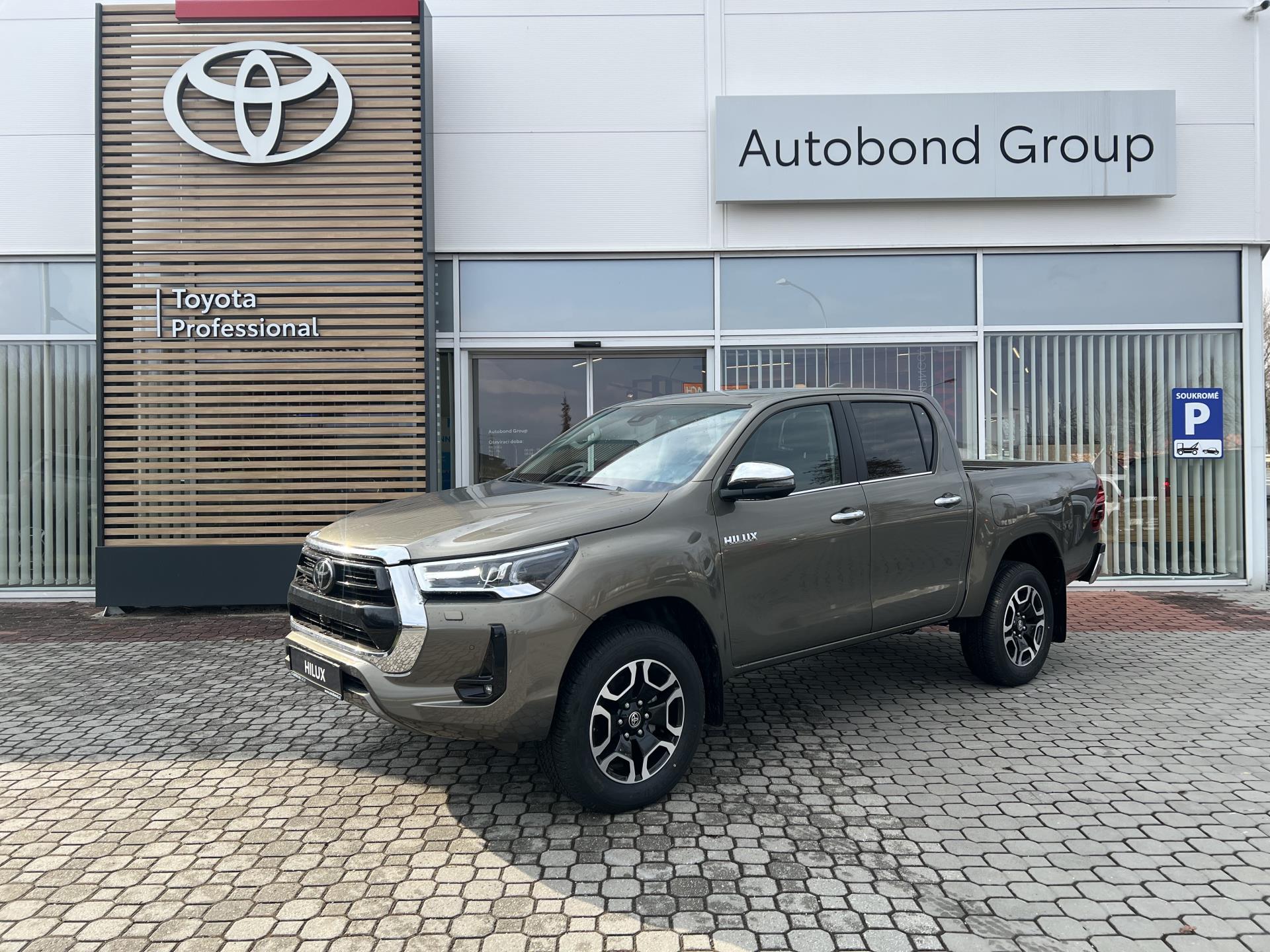 Toyota Hilux 2,8D 6AT Executive 4X4 + Tažné zařízení