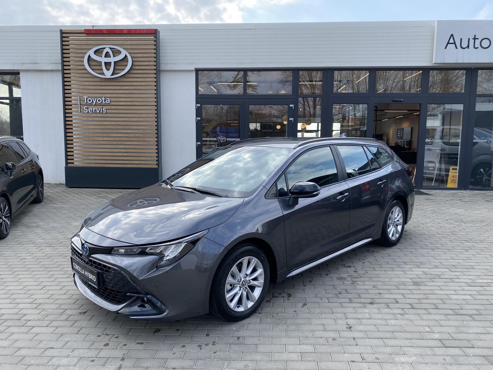 Toyota Corolla 1.8 HEV Comfort Tech + zimní kola