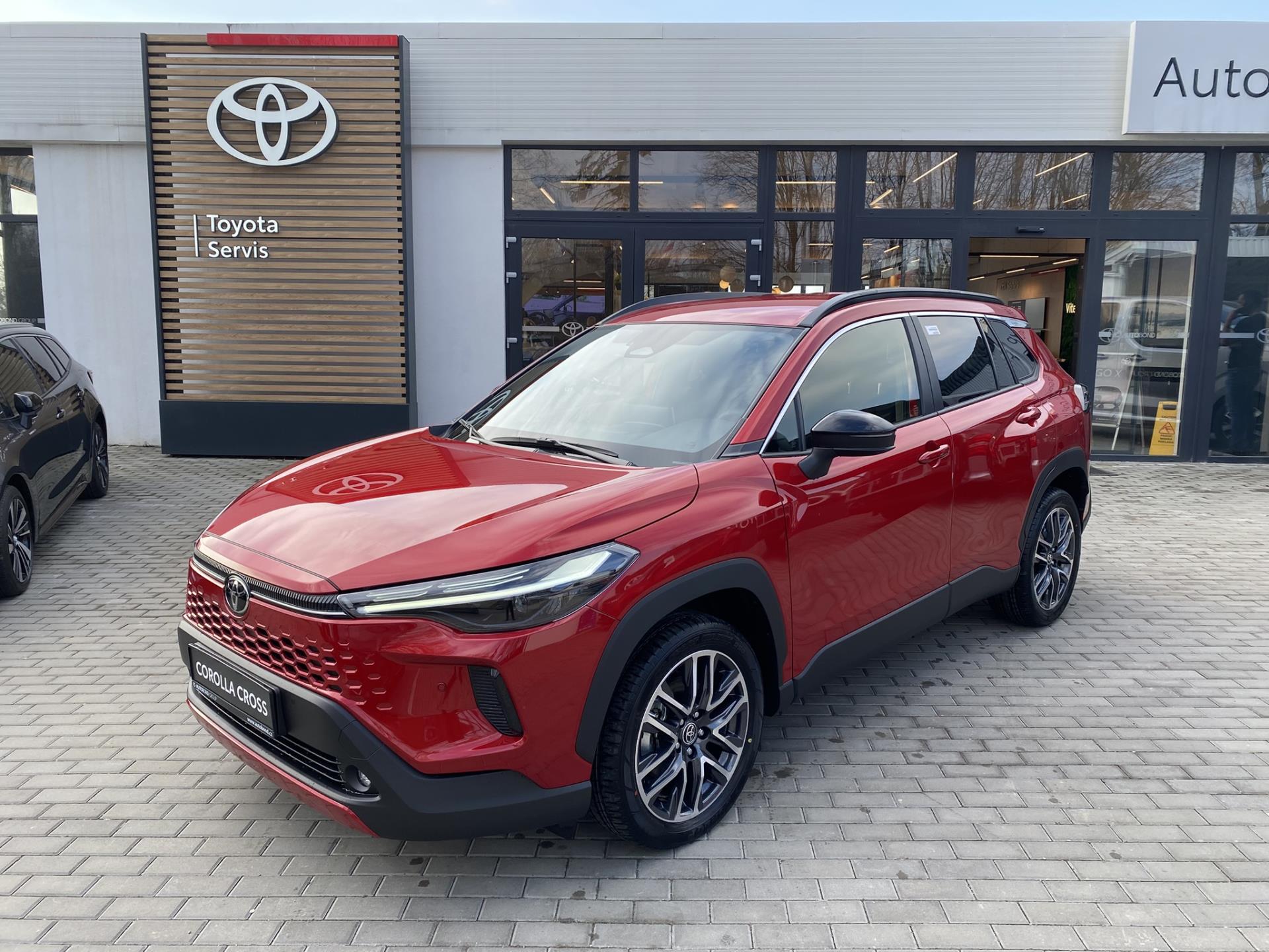 Toyota Corolla Cross 1.8 HEV STYLE + zimní kola