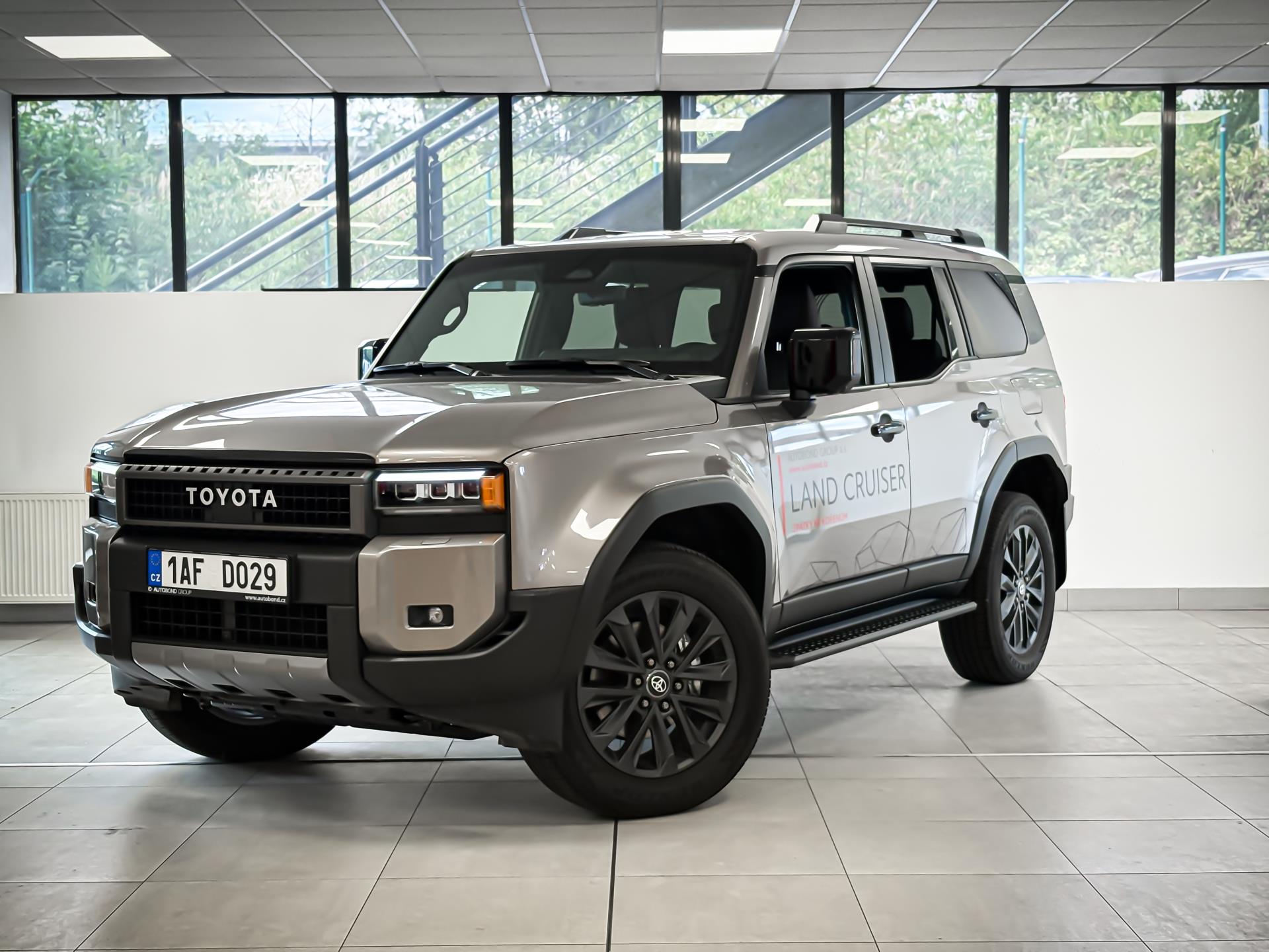 Toyota Land Cruiser 2.8 8AT Diesel, EXECUTIVE + Skyview