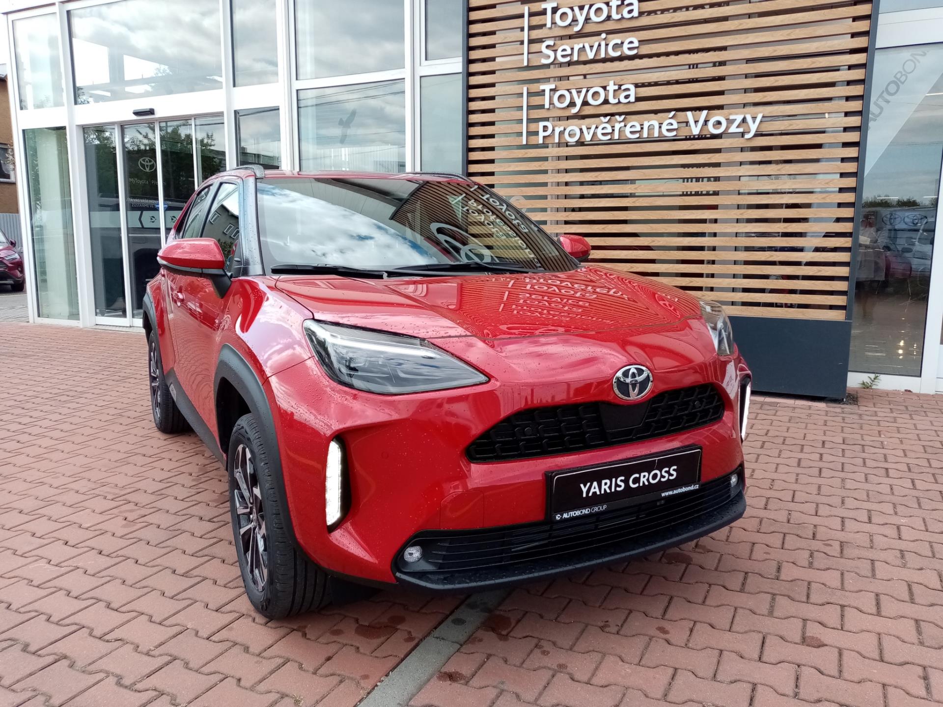 Toyota Yaris Cross 1,5 HEV 4×2 115K STYLE ZIMNÍ KOMPLETY ZDARMA