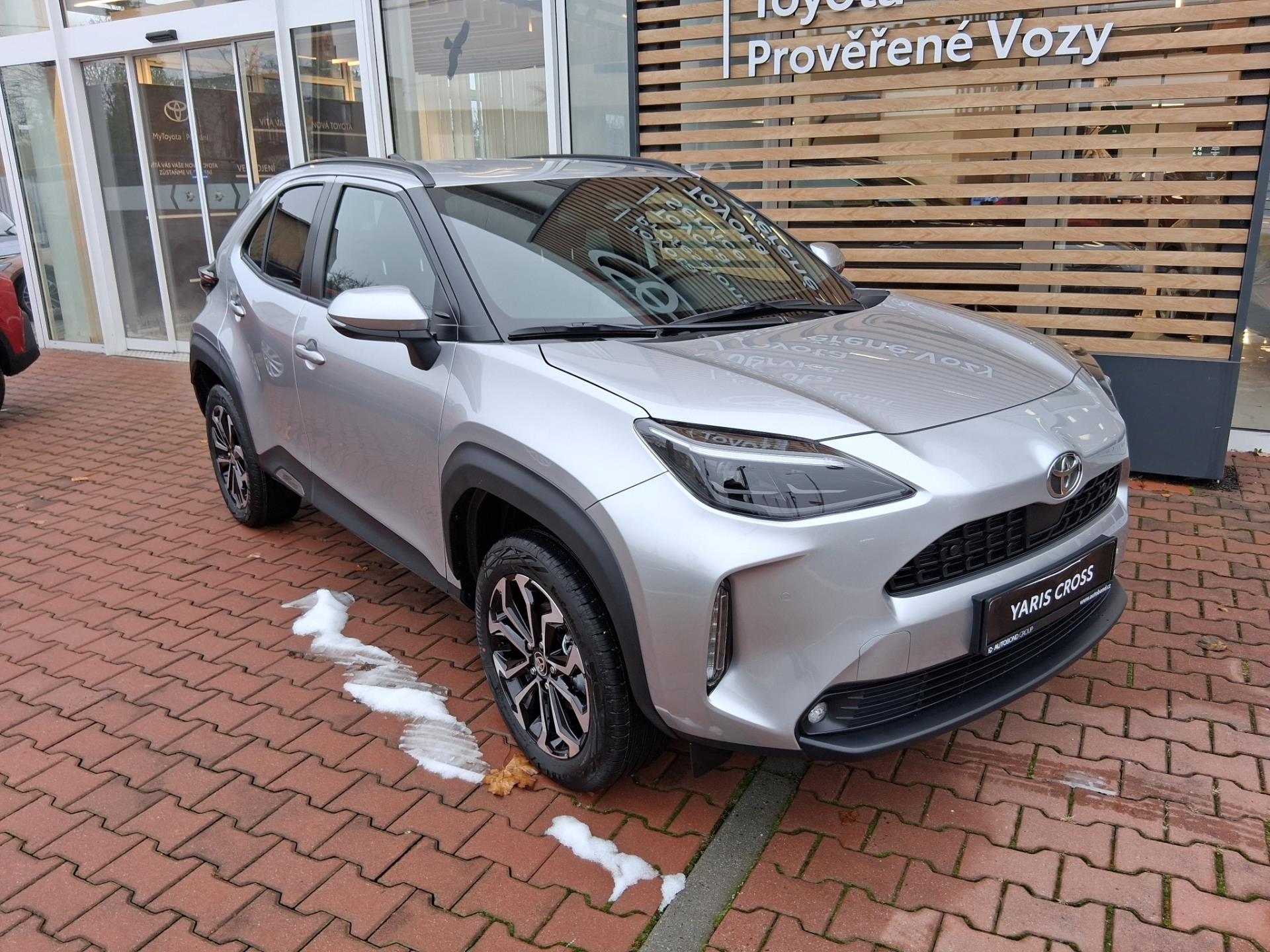 Toyota Yaris Cross 1,5 HEV 4X4 130K STYLE + TAŽNÉ ZAŘÍZENÍ