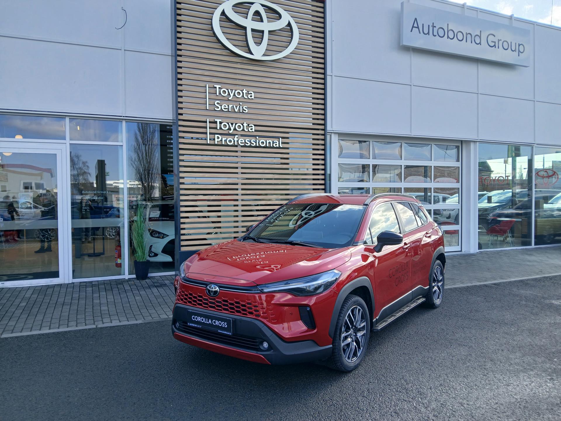 Toyota Corolla Cross 1,8 HEV STYLE zimní pneu