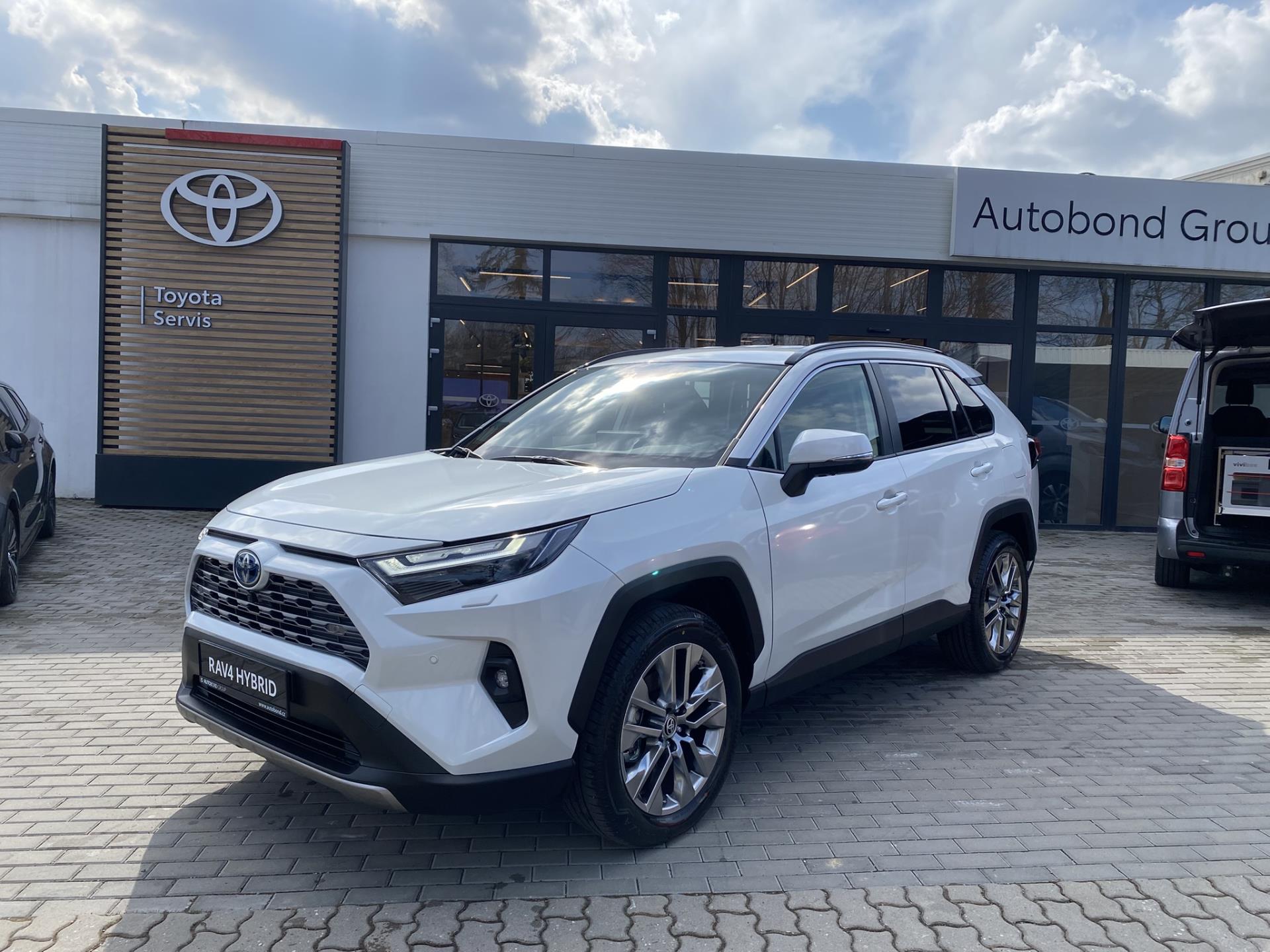 Toyota RAV4 2.5 HEV 4×4 Executive + tažné