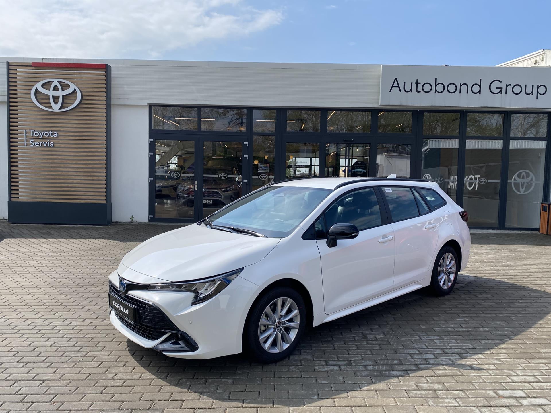 Toyota Corolla 1.8 HEV Comfort Tech + zimní kola