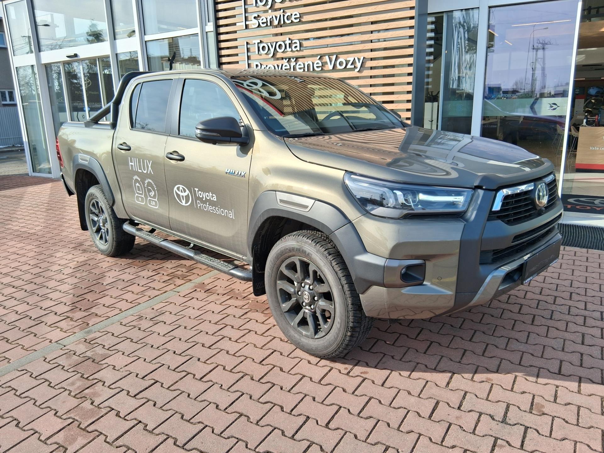 Toyota Hilux 2,8D 6AT INVINCIBLE 4X4