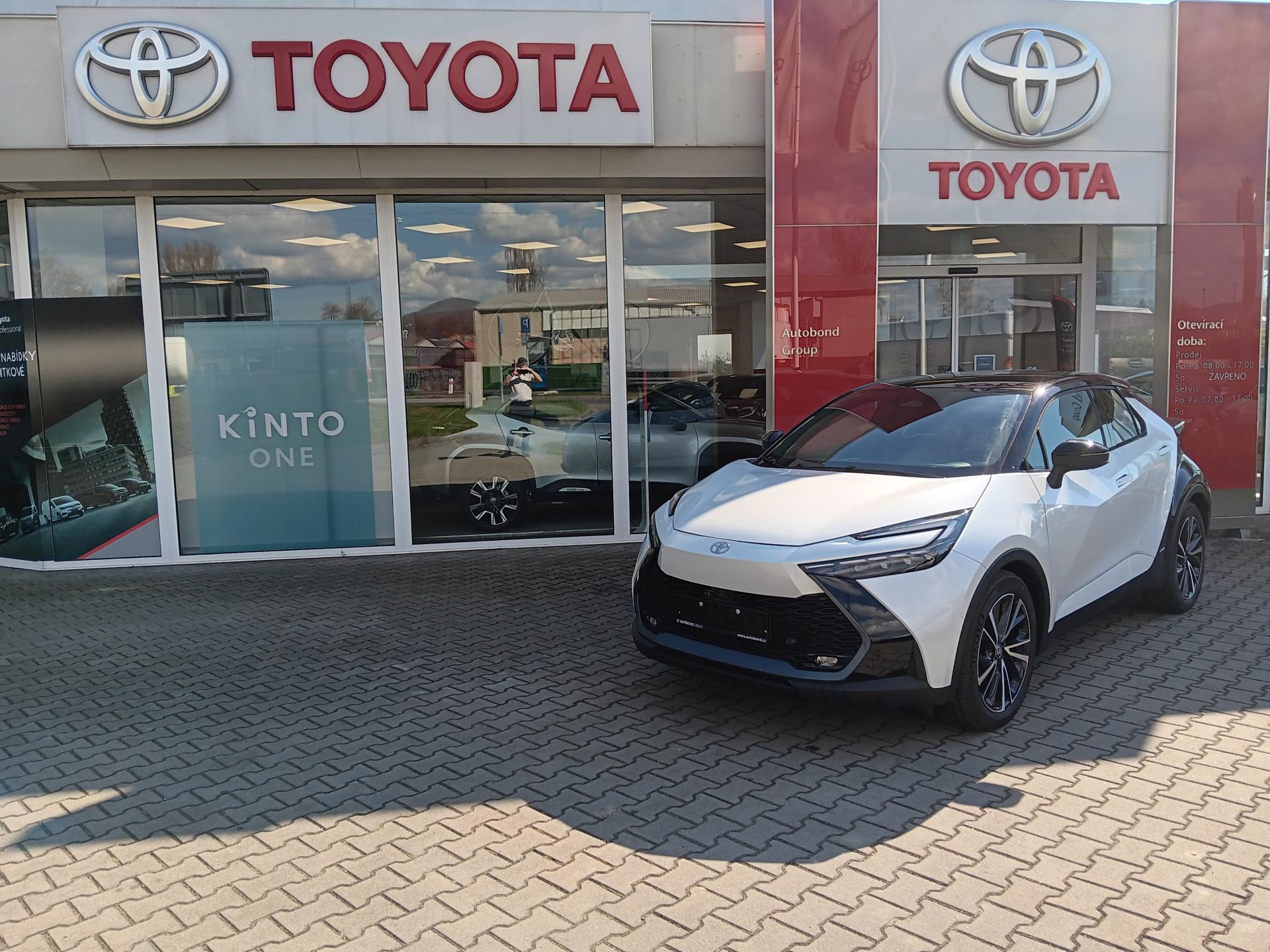 Toyota C-HR 2.0L HEV 4×4 – EXECUTIVE Premiere Edition + ZIMNÍ KOMPLETY ZDARMA