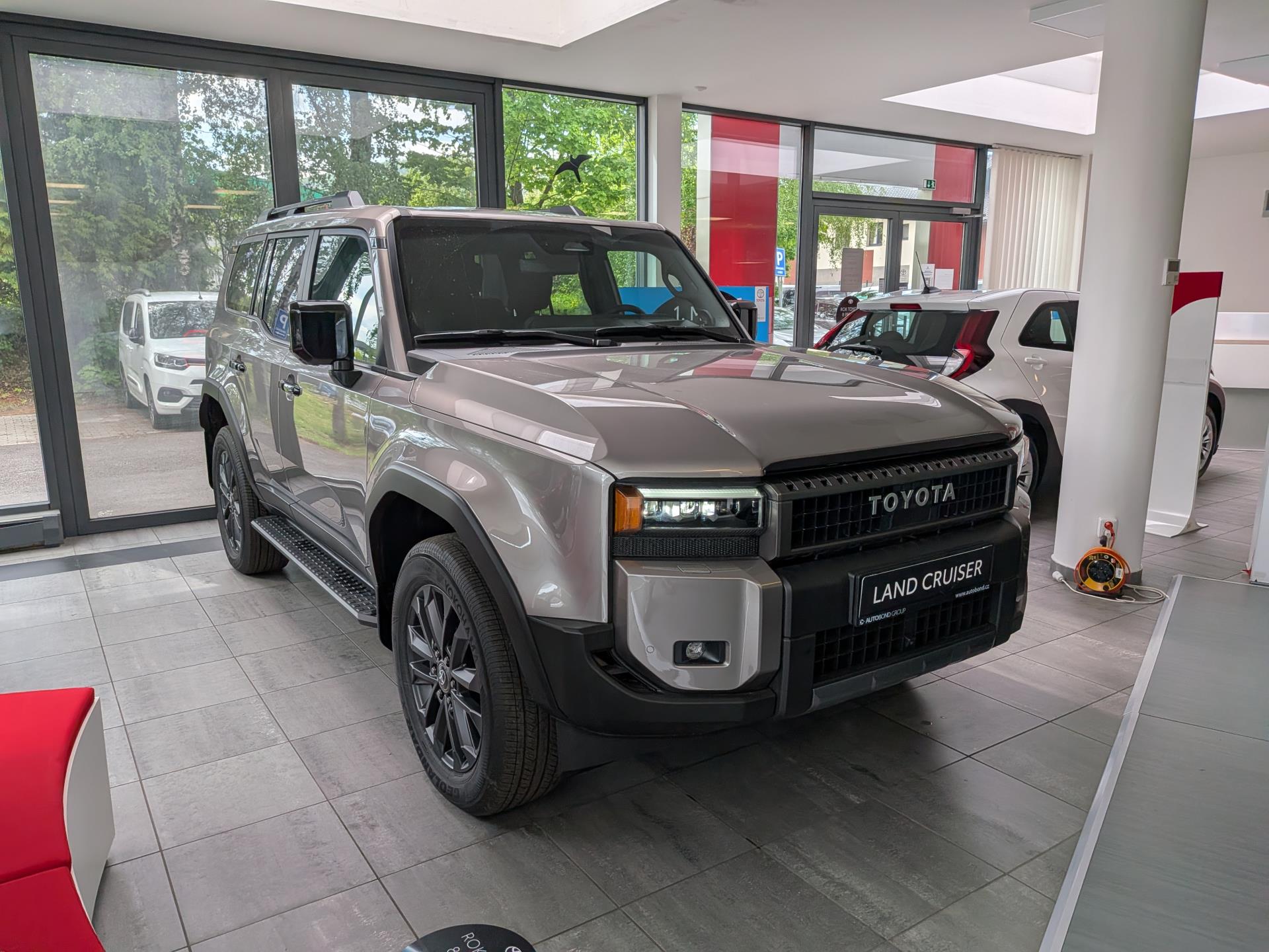 Toyota Land Cruiser Executive Skyview 4×4 2.8L Diesel 48V MHEV