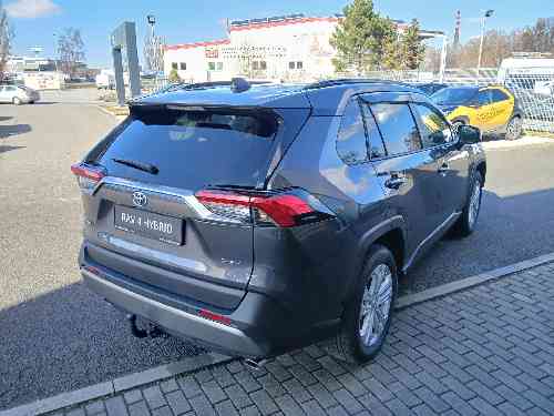 Toyota RAV4 2,5 HEV 4×4 EXECUTIVE,JBL,SKYVIEW Kompletní zimní kola ...