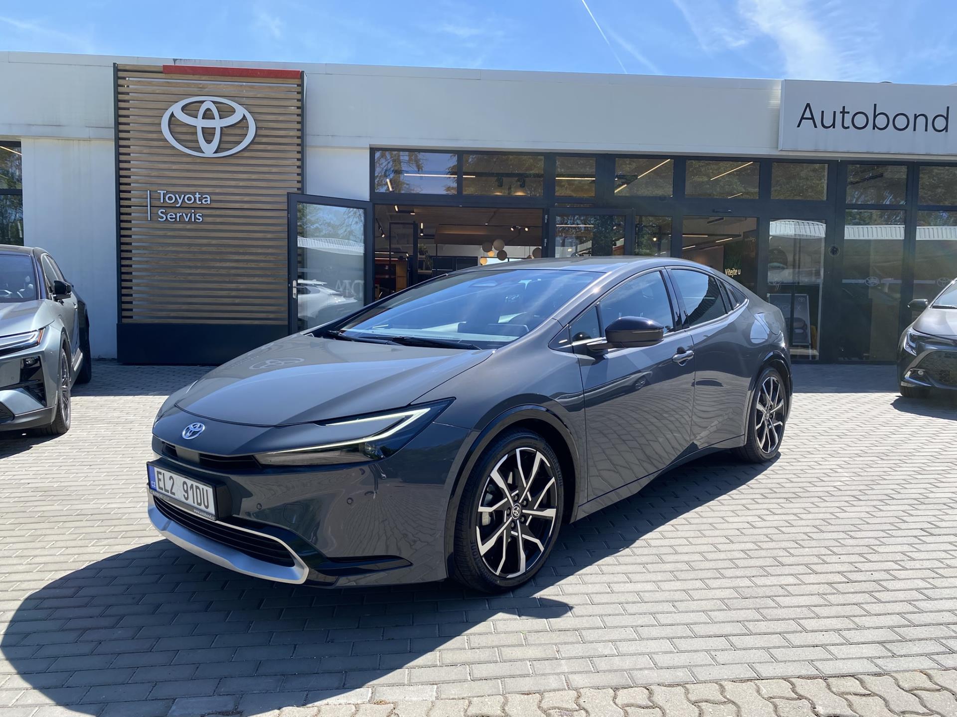 Toyota Prius 2.0 PHEV Prestige + zimní pneu