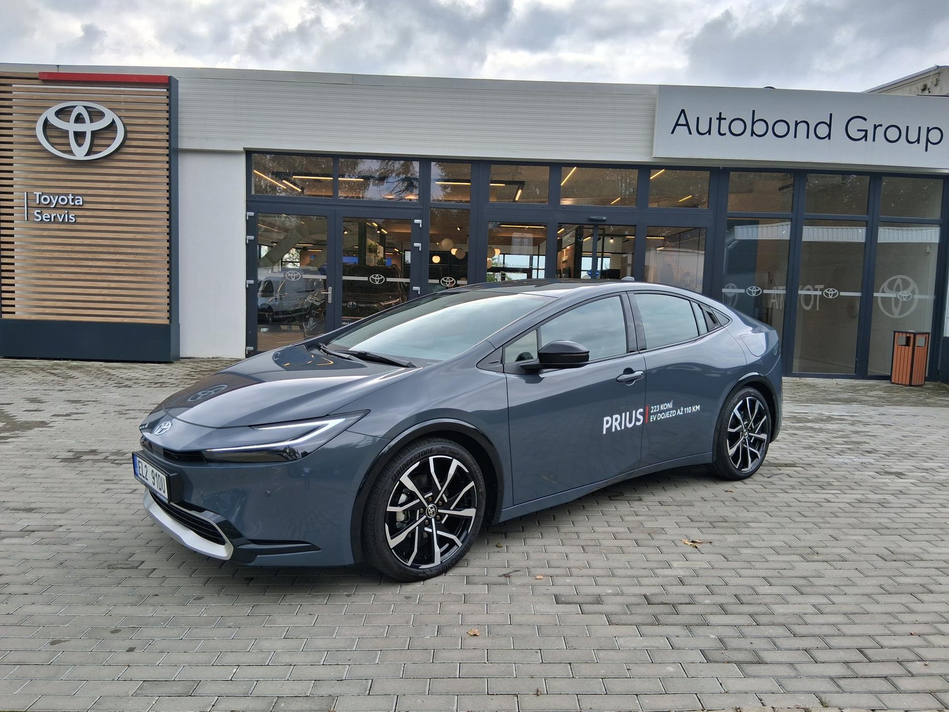 Toyota Prius 2.0L PHEV Prestige + zimní pneu