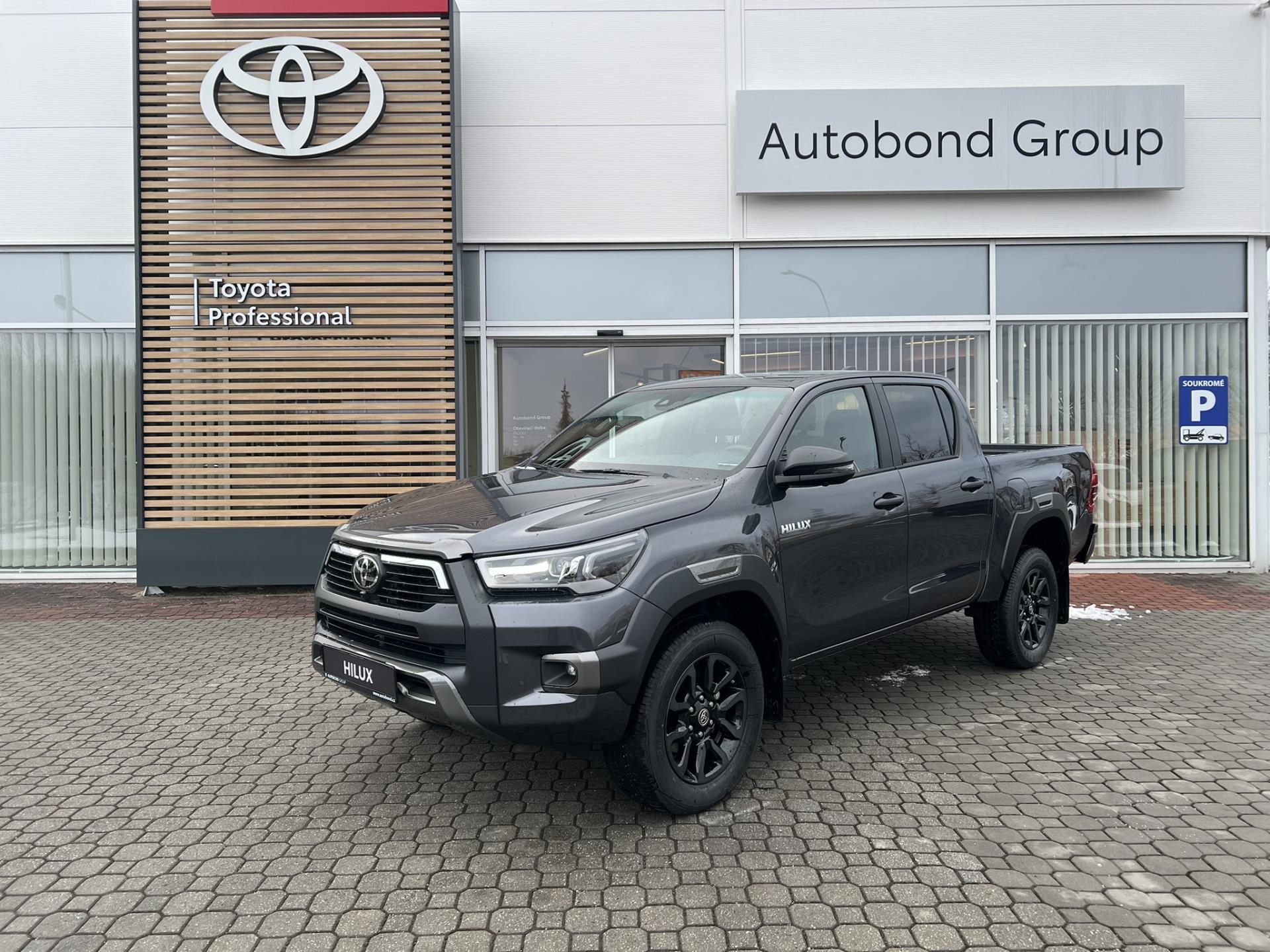 Toyota Hilux 2.8D 6AT Invincible 4×4 + tažné zařízení