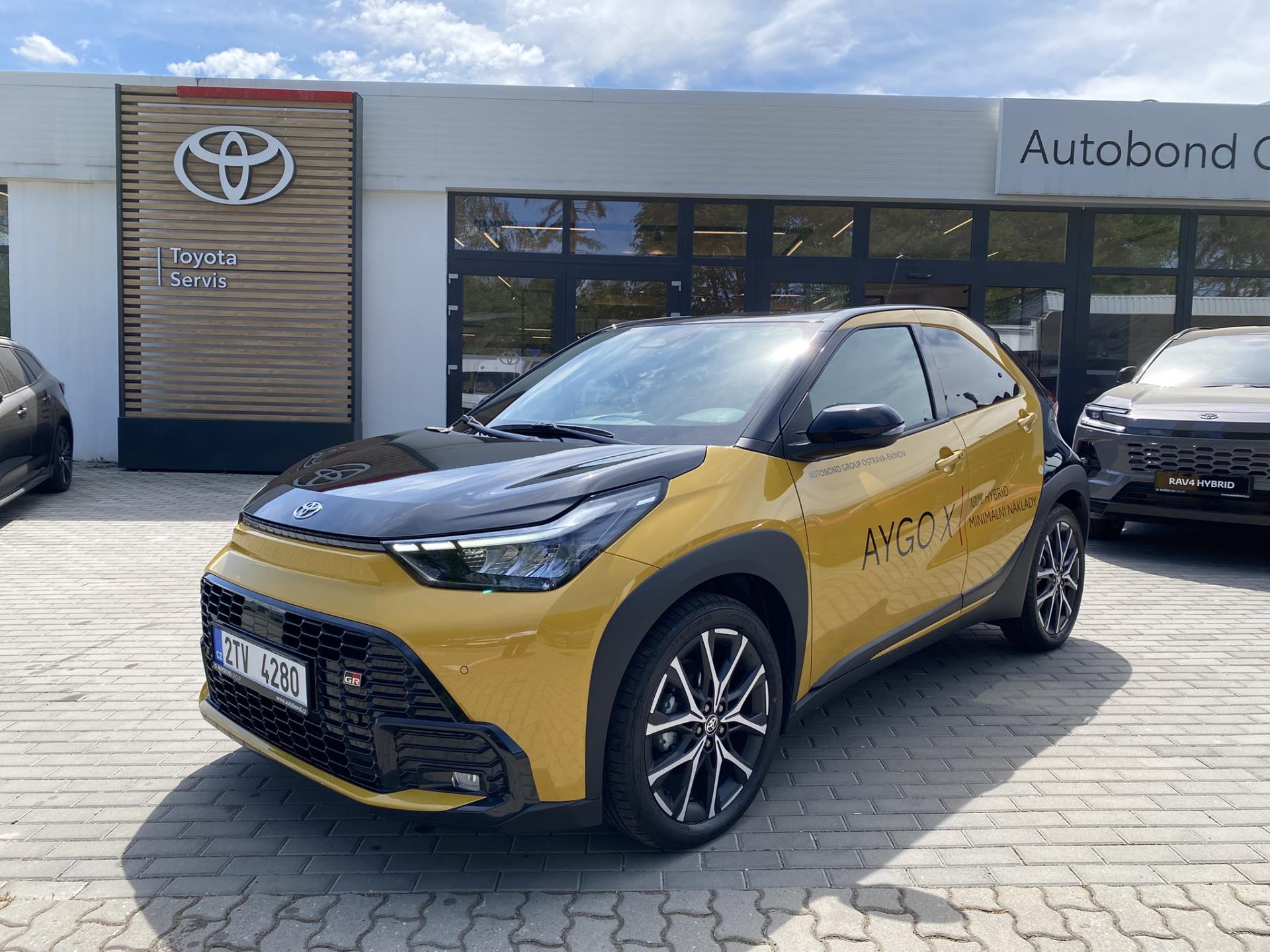 Toyota Aygo X 1.5 HEV GR SPORT + zimní pneu
