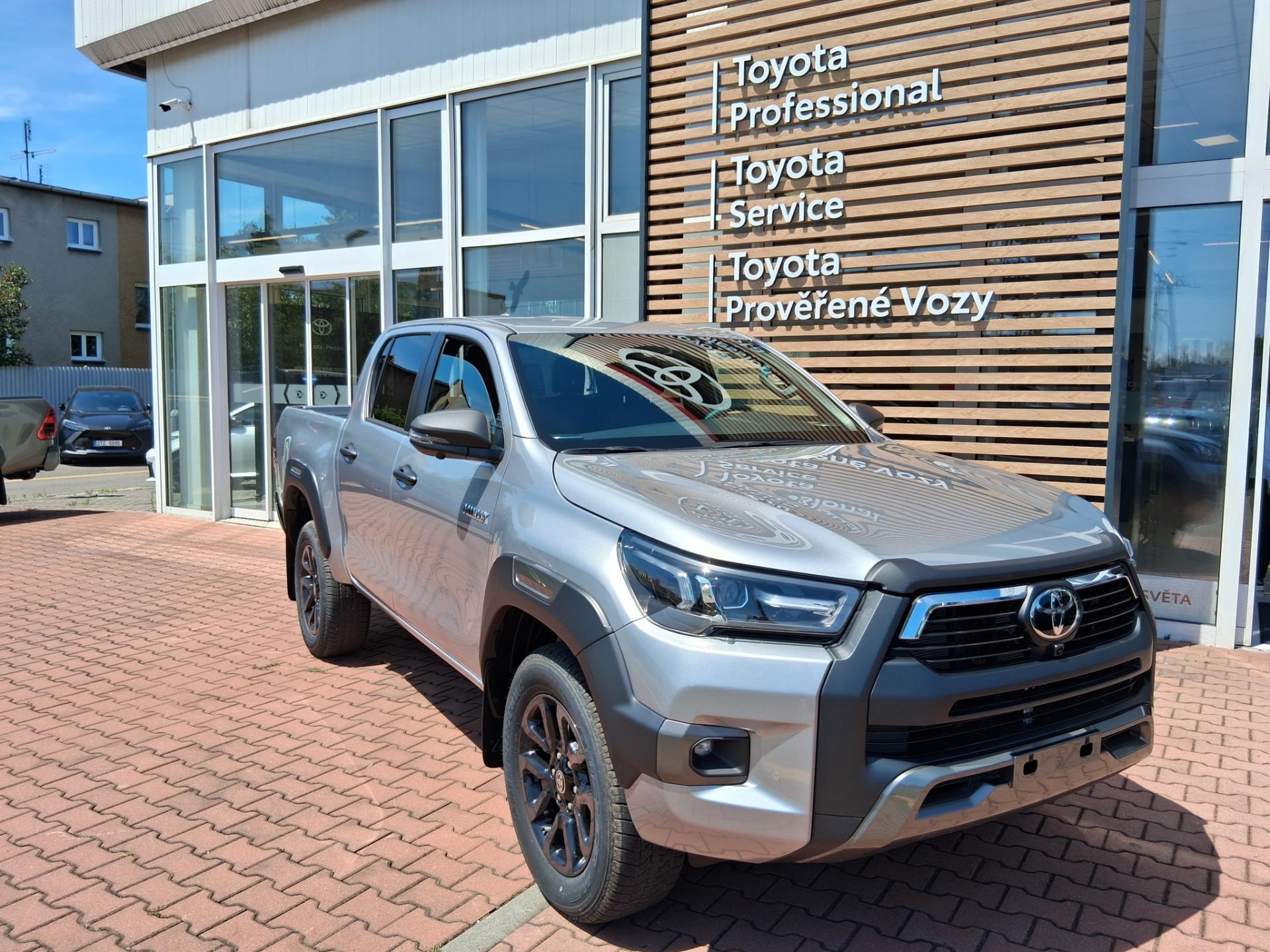 Toyota Hilux 2,8 D-4D 205K  INVINCIBLE