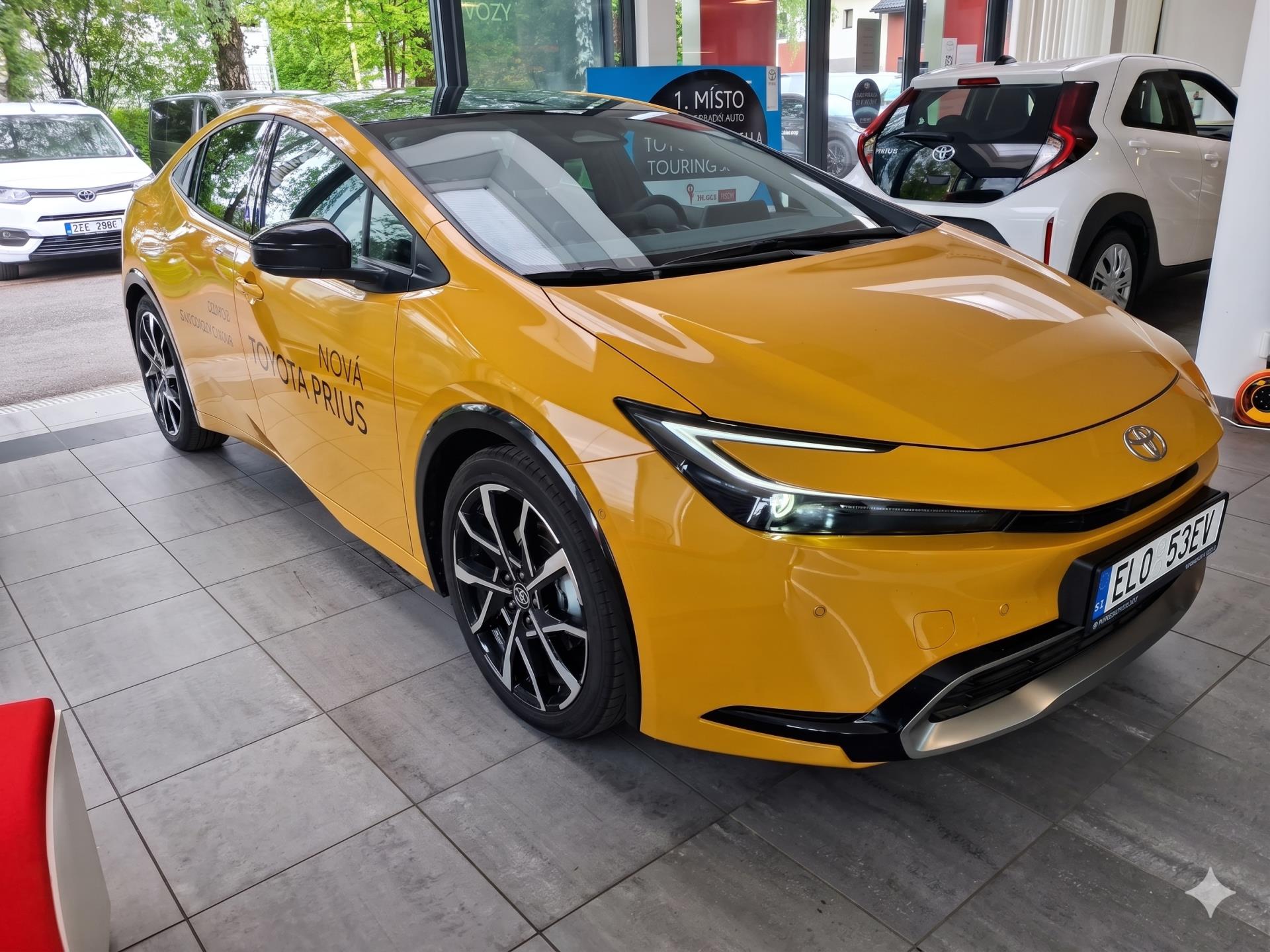 Toyota Prius Executive 2.0 Plug-in Hybrid (223 k) se střechou se solárními panely