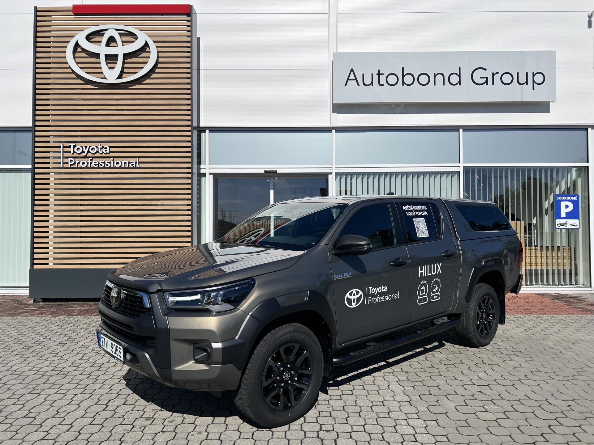 Toyota Hilux 2.8D 6AT Invincible 4×4 + tažné zařízení