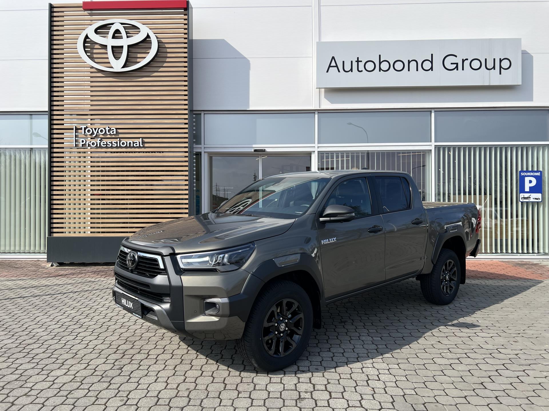 Toyota Hilux 2.8D 6AT Invincible 4×4 + tažné zařízení